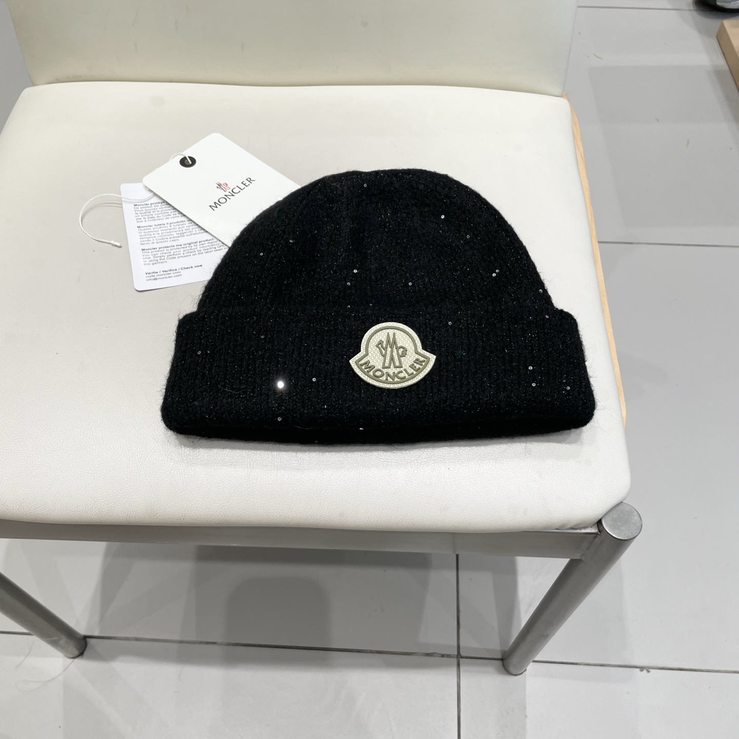 NO:363672,Moncler Mengkeli official website classic knitted hat, original single replica. Very soft and skin-friendly, very elastic, textured and very versatile style~ Warm cashmere wool hat, all sized elastic~ universal for men and women, you can wear hats, straw hats, fisherman hats, baseball hats, knit hats, hats, Moncler, espadrilles, hatsMoncler盟可睐官网经典针织帽,原单复刻.非常柔软亲肤,弹性很好有质感又非常百搭的款式~保暖的 羊绒毛线帽,均码有弹性~男女通用,任何头围都可以佩戴帽子草帽渔夫帽棒球帽针织帽,帽子,Moncler,espadrilles,hats,hat