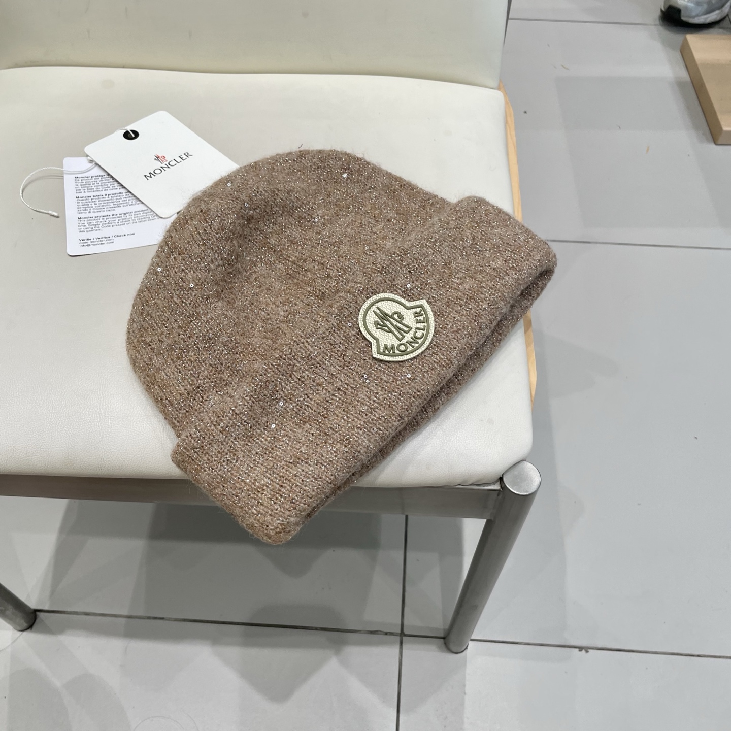  Moncler盟可睐💥官网经典针织帽，原单复刻.非常柔软亲肤，弹性很好💓有质感又非常百搭的款式~保暖的