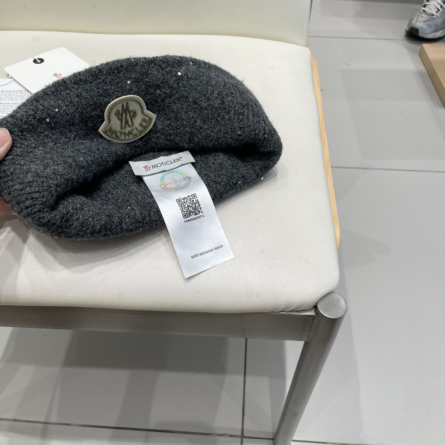  Moncler盟可睐💥官网经典针织帽，原单复刻.非常柔软亲肤，弹性很好💓有质感又非常百搭的款式~保暖的