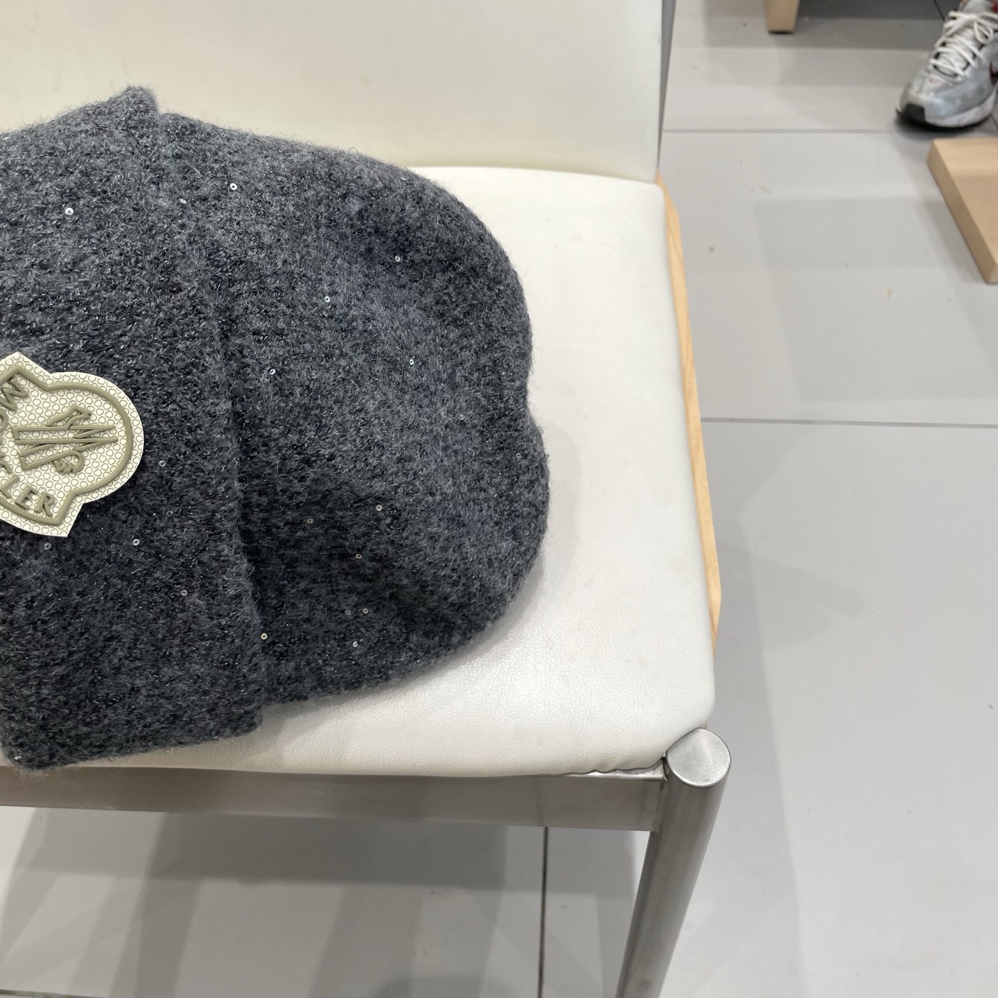  Moncler盟可睐💥官网经典针织帽，原单复刻.非常柔软亲肤，弹性很好💓有质感又非常百搭的款式~保暖的