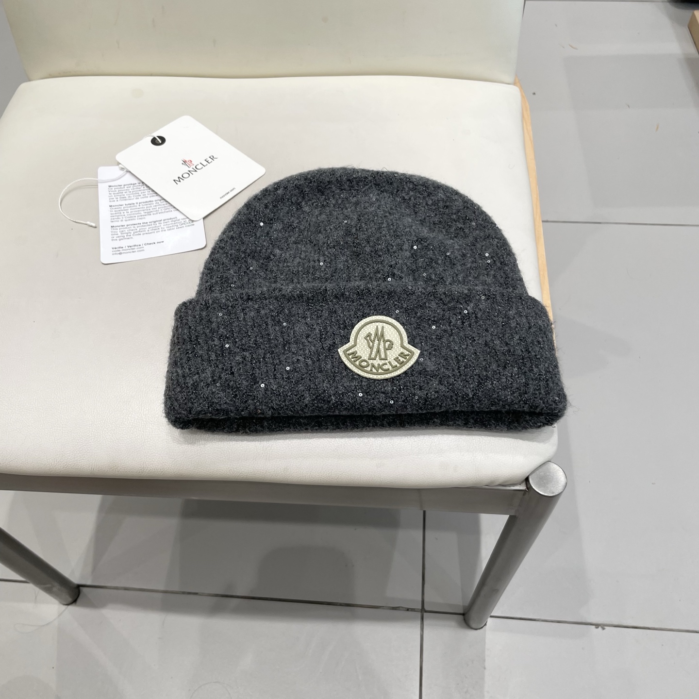  Moncler盟可睐💥官网经典针织帽，原单复刻.非常柔软亲肤，弹性很好💓有质感又非常百搭的款式~保暖的