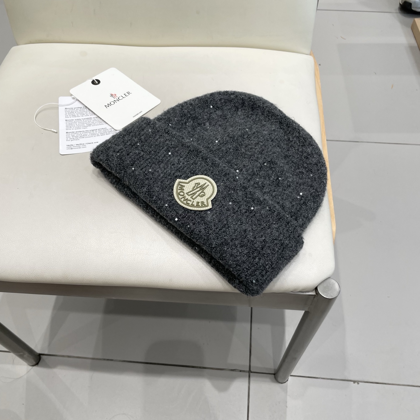  Moncler盟可睐💥官网经典针织帽，原单复刻.非常柔软亲肤，弹性很好💓有质感又非常百搭的款式~保暖的