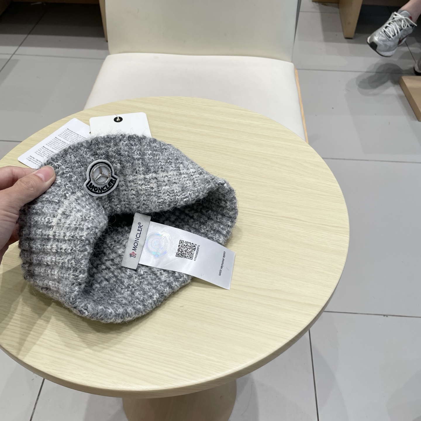   moncler 蒙口米色针织帽男女秋冬季毛线帽百搭显脸小保暖冷帽