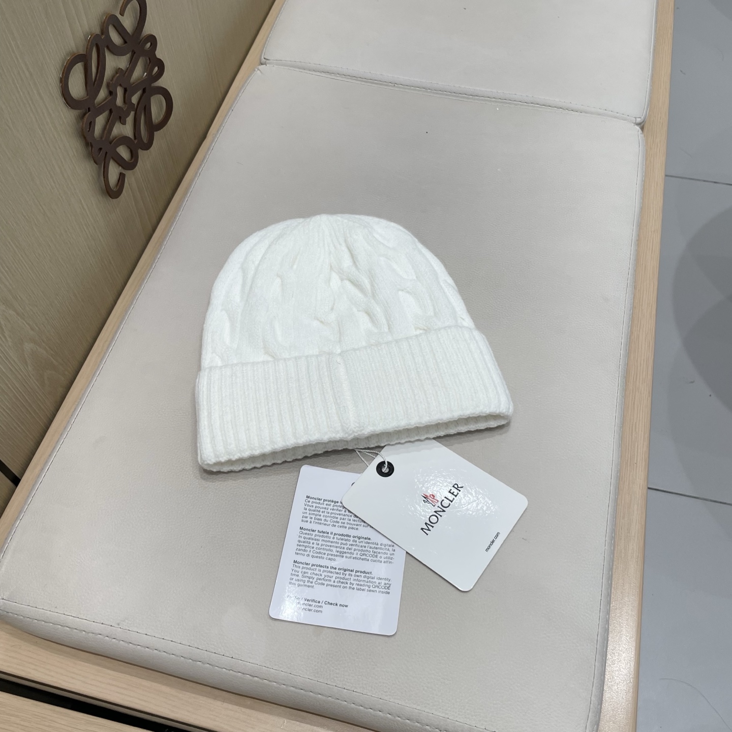  蒙口Moncler盟可睐针织帽，原单复刻.非常柔软亲肤，弹性很好💓有质感又非常百搭的款式~保暖的  毛