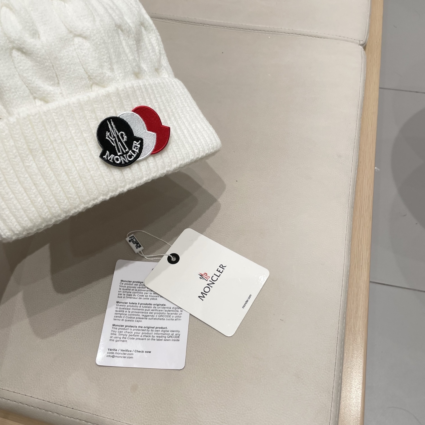  蒙口Moncler盟可睐针织帽，原单复刻.非常柔软亲肤，弹性很好💓有质感又非常百搭的款式~保暖的  毛