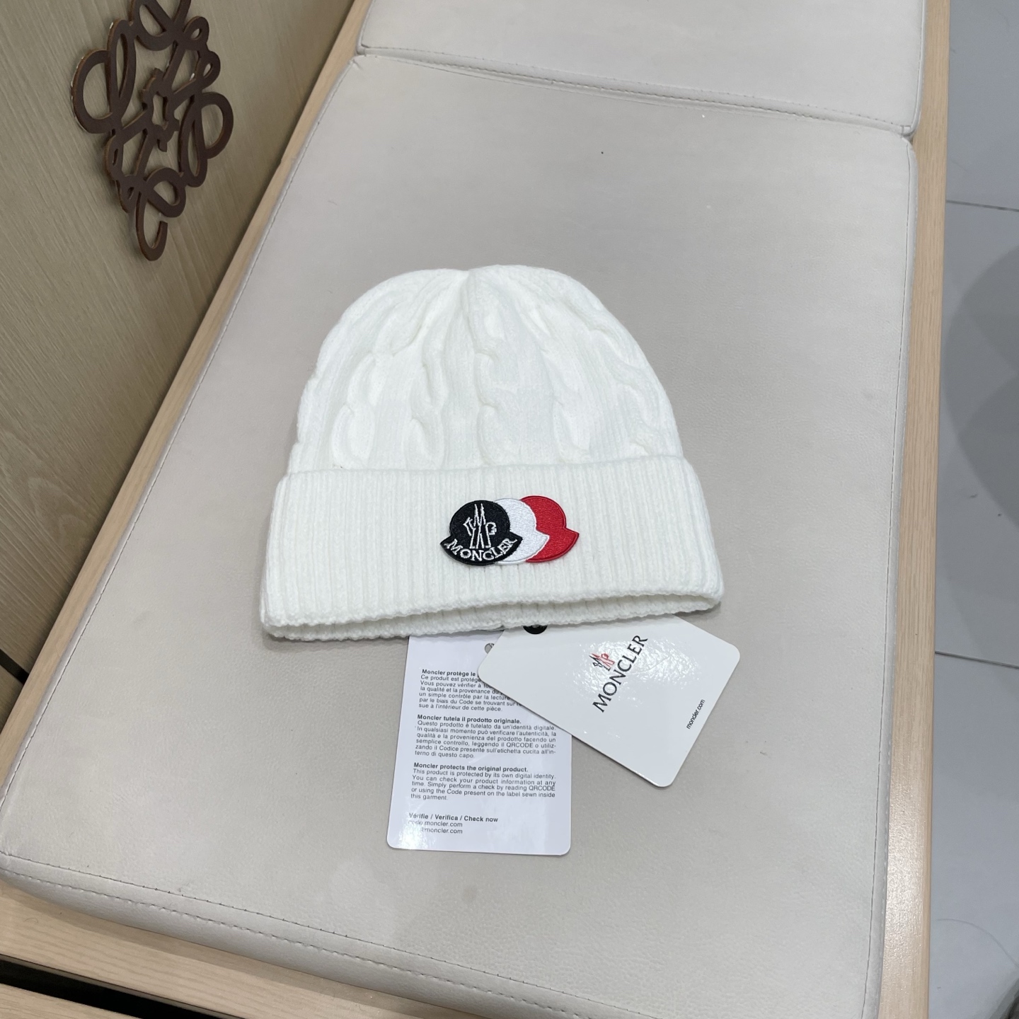 NO:363655,Moncler Moncler Knitted Hat, original single replica. Very soft and skin-friendly, very elastic, textured and very versatile style~ Warm Wool hat, both sized and elastic~ universal for men and women, can be worn for any head circumference. Super good quality, sincerely recommended hats, straw hats, fisherman hats, baseball hats, knitted hats, hats, Moncler, Moncler, espadrilles, hats蒙口Moncler盟可睐针织帽,原单复刻.非常柔软亲肤,弹性很好有质感又非常百搭的款式~保暖的 毛线帽,均码有弹性~男女通用,任何头围都可以佩戴.质量超好真心推荐帽子草帽渔夫帽棒球帽针织帽,帽子,Moncler,Moncler,espadrilles,hats,hat