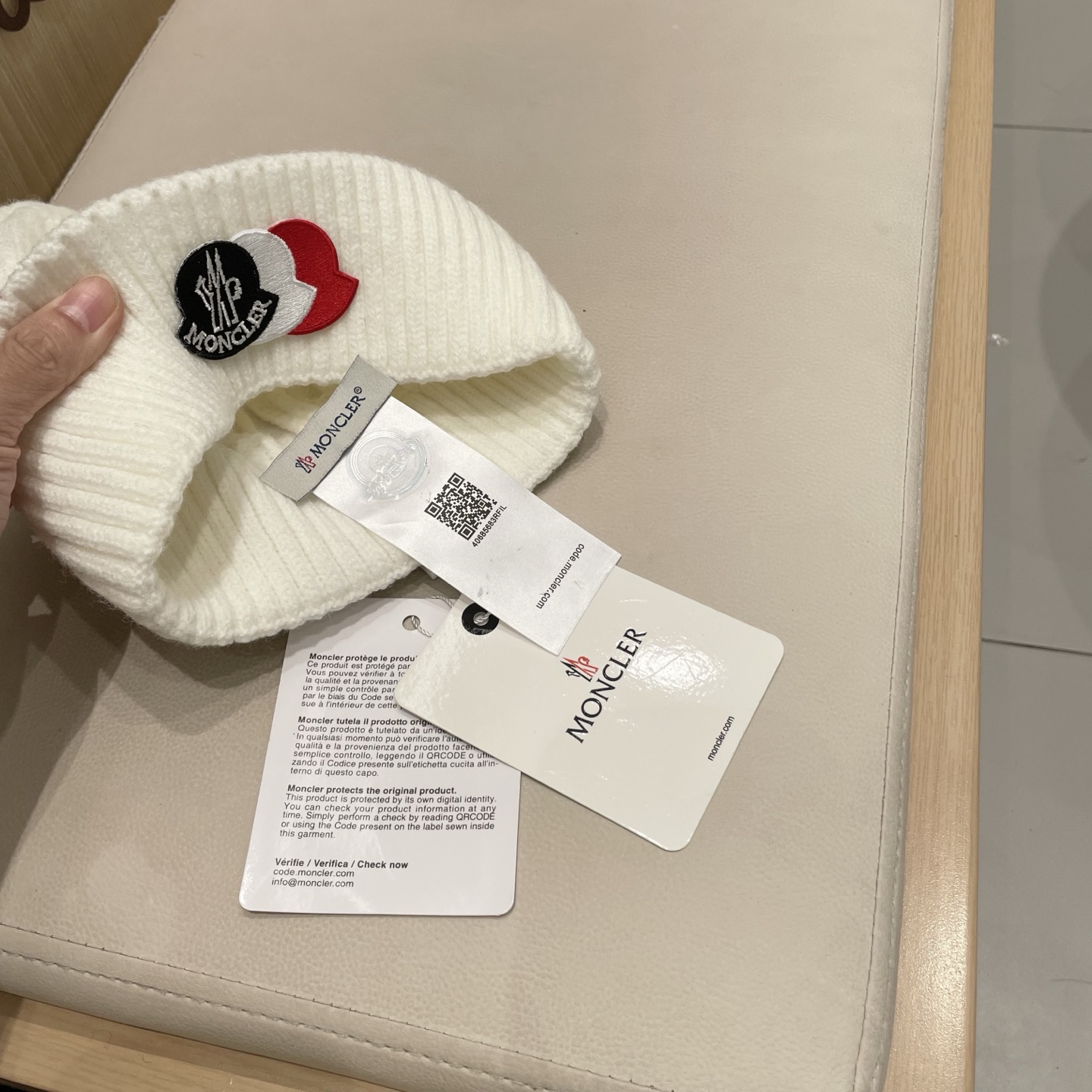  蒙口Moncler盟可睐针织帽，原单复刻.非常柔软亲肤，弹性很好💓有质感又非常百搭的款式~保暖的  毛