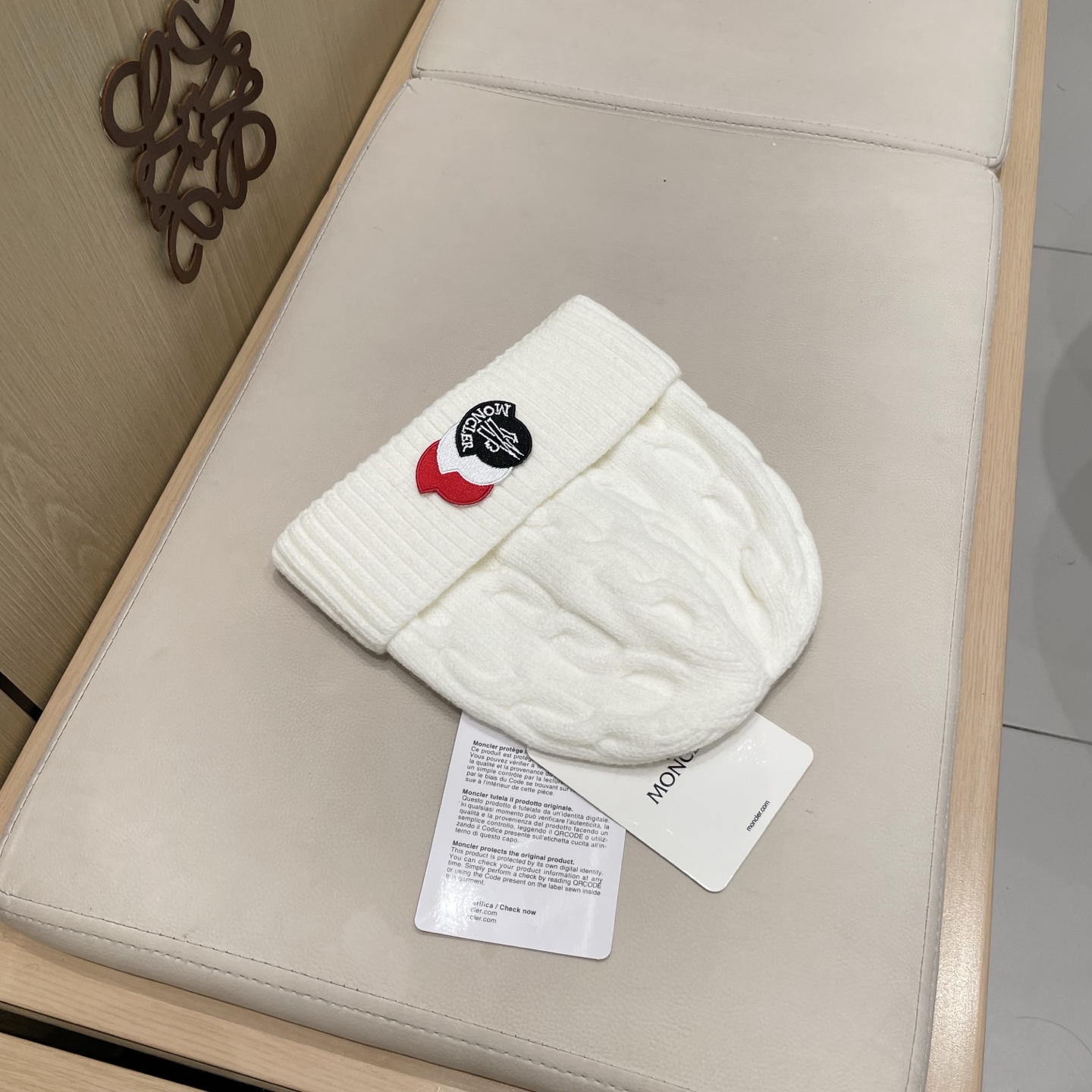  蒙口Moncler盟可睐针织帽，原单复刻.非常柔软亲肤，弹性很好💓有质感又非常百搭的款式~保暖的  毛