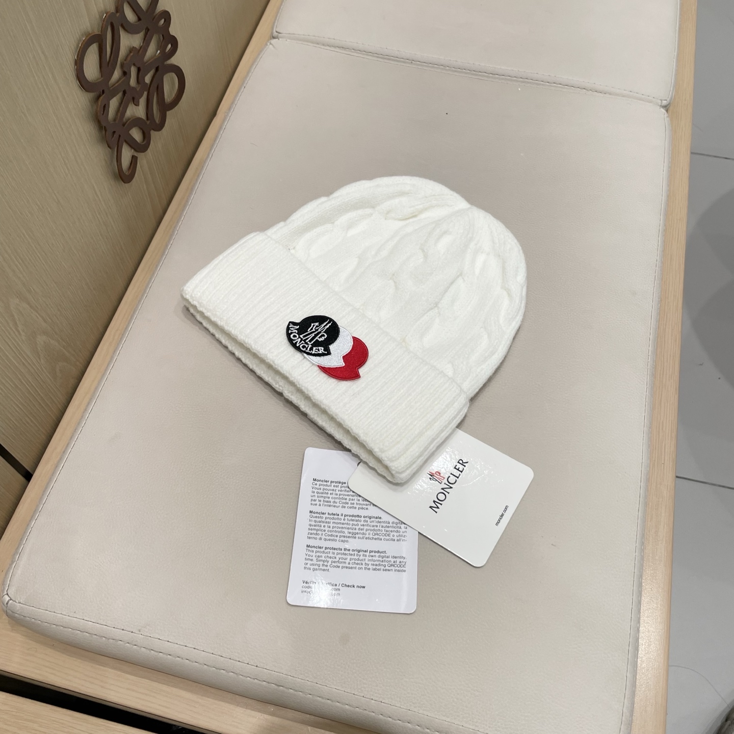  蒙口Moncler盟可睐针织帽，原单复刻.非常柔软亲肤，弹性很好💓有质感又非常百搭的款式~保暖的  毛