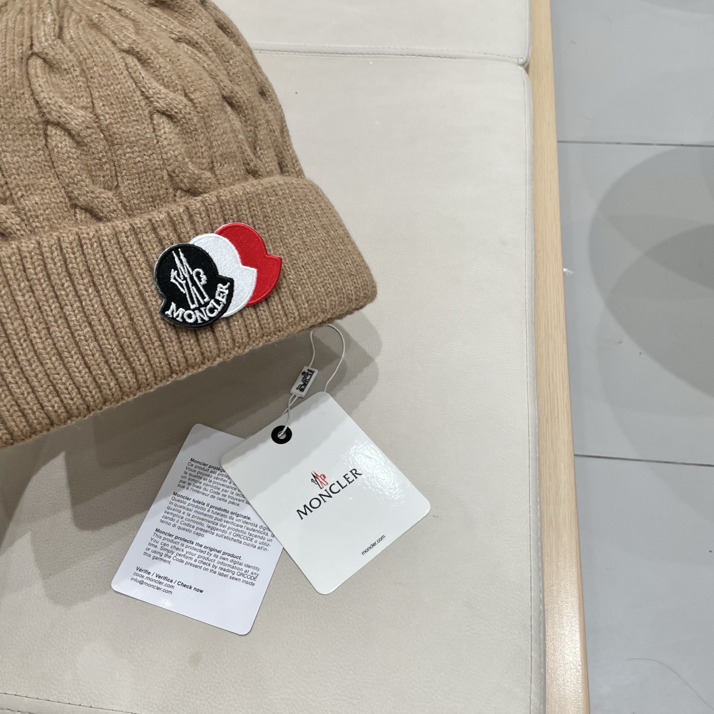  蒙口Moncler盟可睐针织帽，原单复刻.非常柔软亲肤，弹性很好💓有质感又非常百搭的款式~保暖的  毛