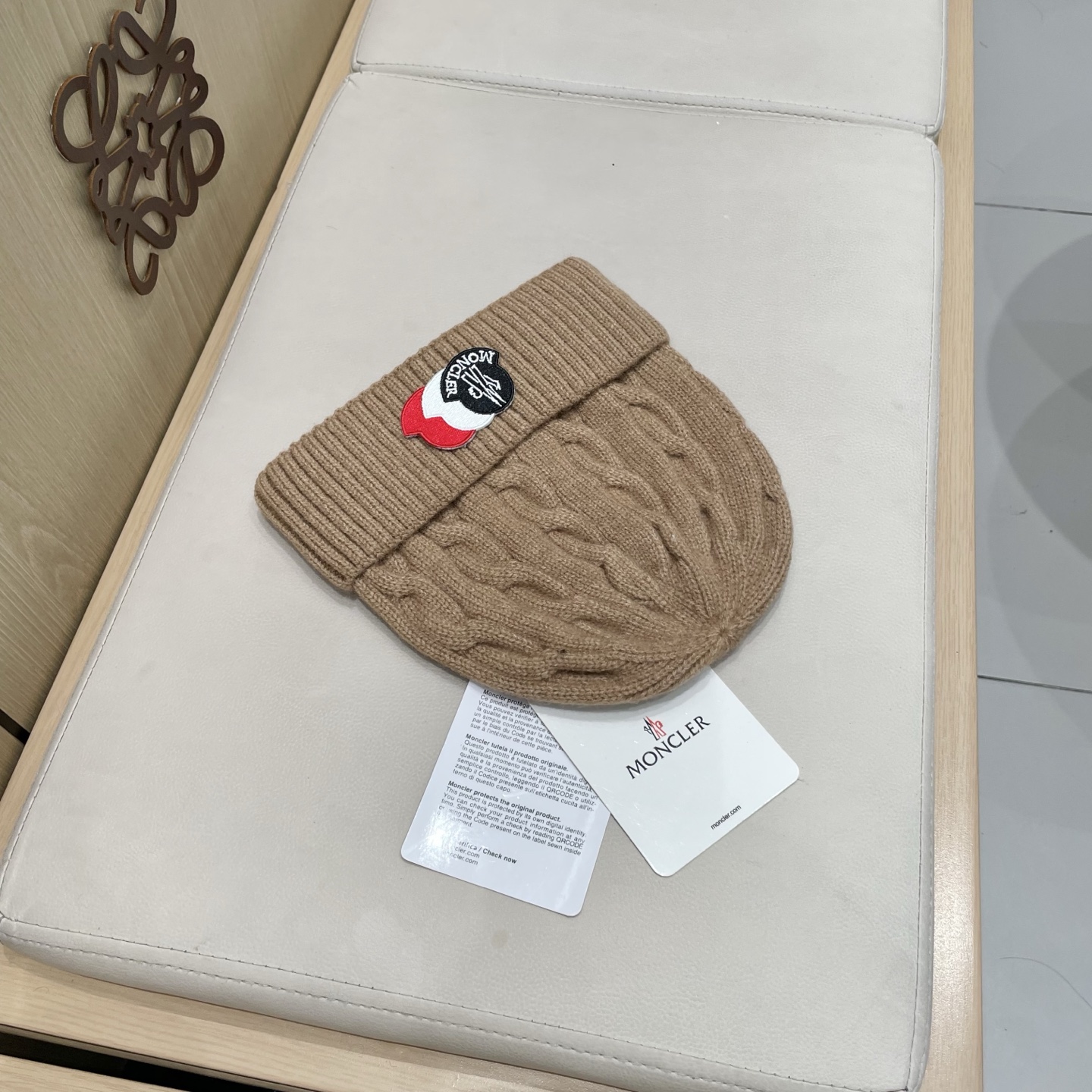  蒙口Moncler盟可睐针织帽，原单复刻.非常柔软亲肤，弹性很好💓有质感又非常百搭的款式~保暖的  毛