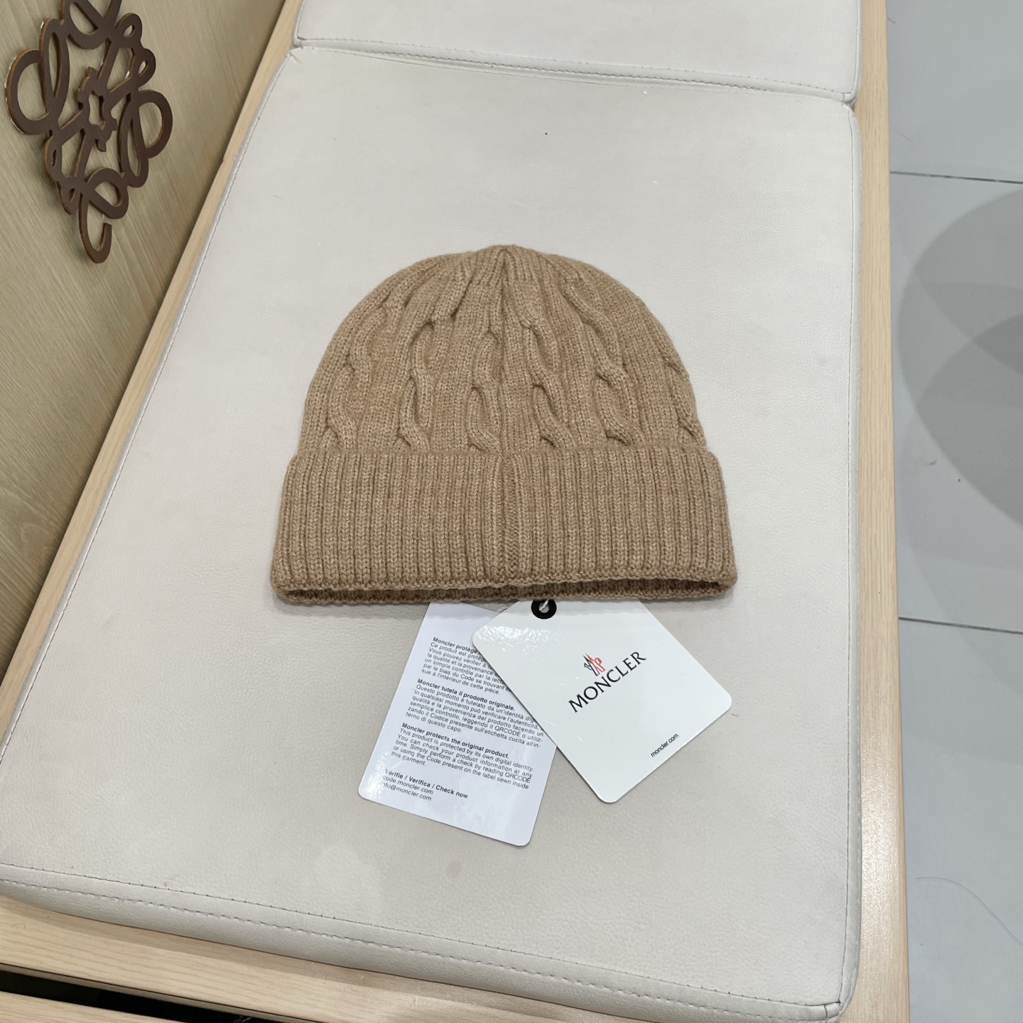  蒙口Moncler盟可睐针织帽，原单复刻.非常柔软亲肤，弹性很好💓有质感又非常百搭的款式~保暖的  毛
