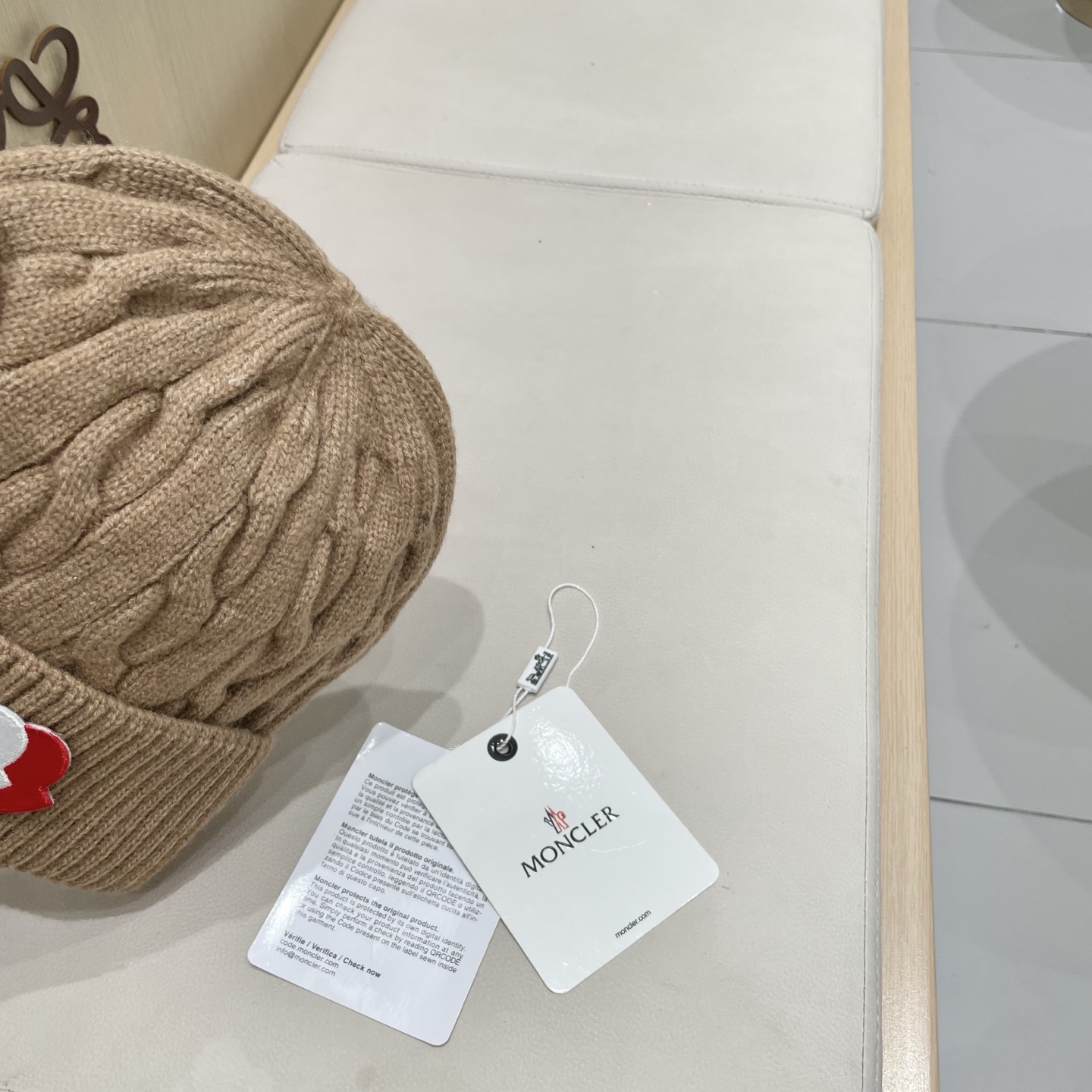  蒙口Moncler盟可睐针织帽，原单复刻.非常柔软亲肤，弹性很好💓有质感又非常百搭的款式~保暖的  毛