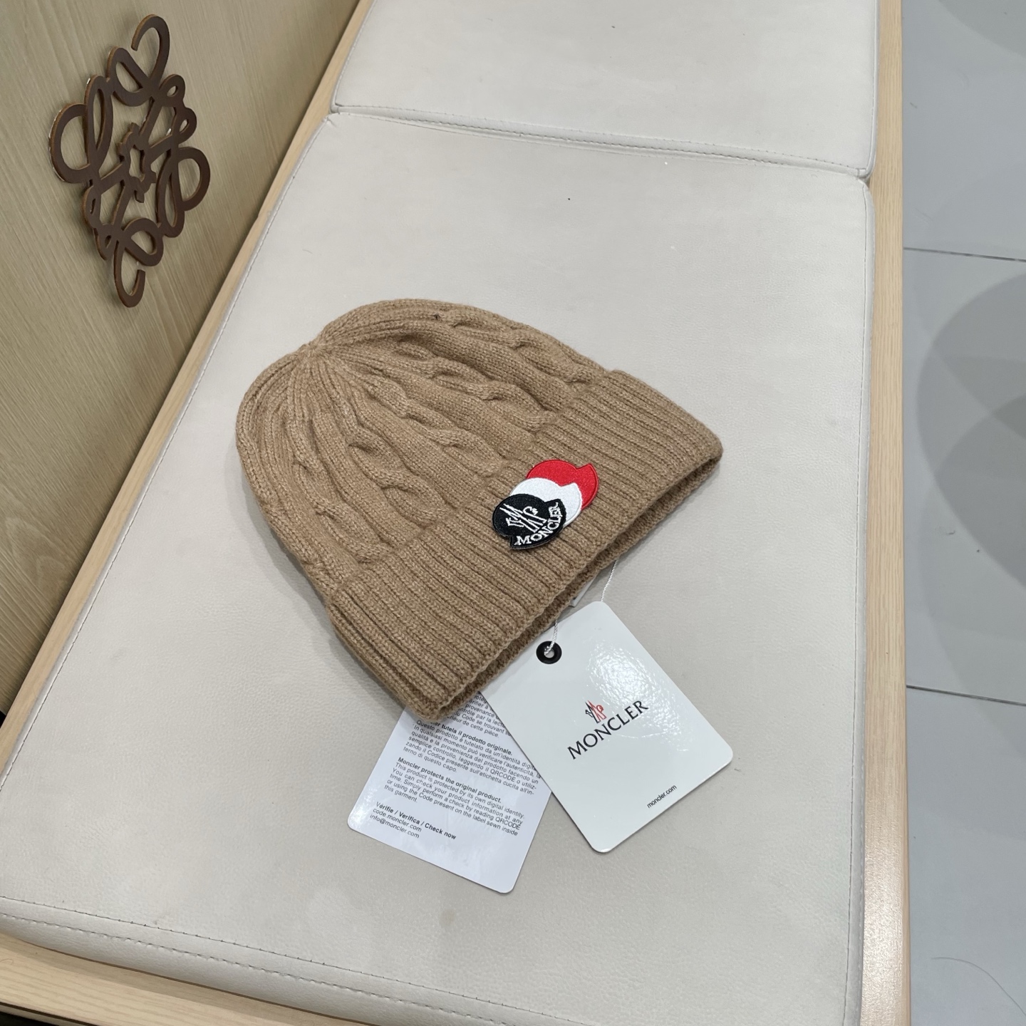  蒙口Moncler盟可睐针织帽，原单复刻.非常柔软亲肤，弹性很好💓有质感又非常百搭的款式~保暖的  毛