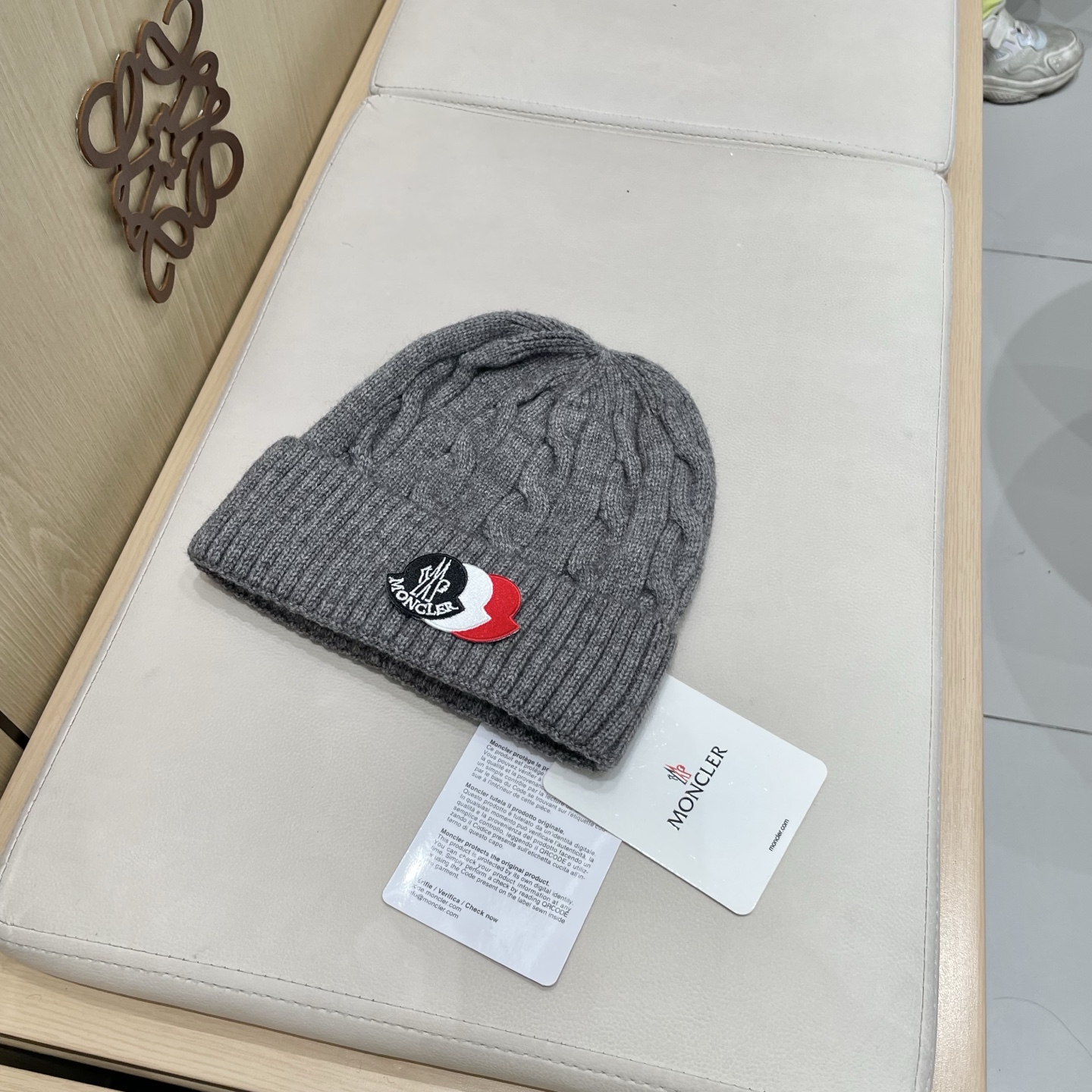  蒙口Moncler盟可睐针织帽，原单复刻.非常柔软亲肤，弹性很好💓有质感又非常百搭的款式~保暖的  毛