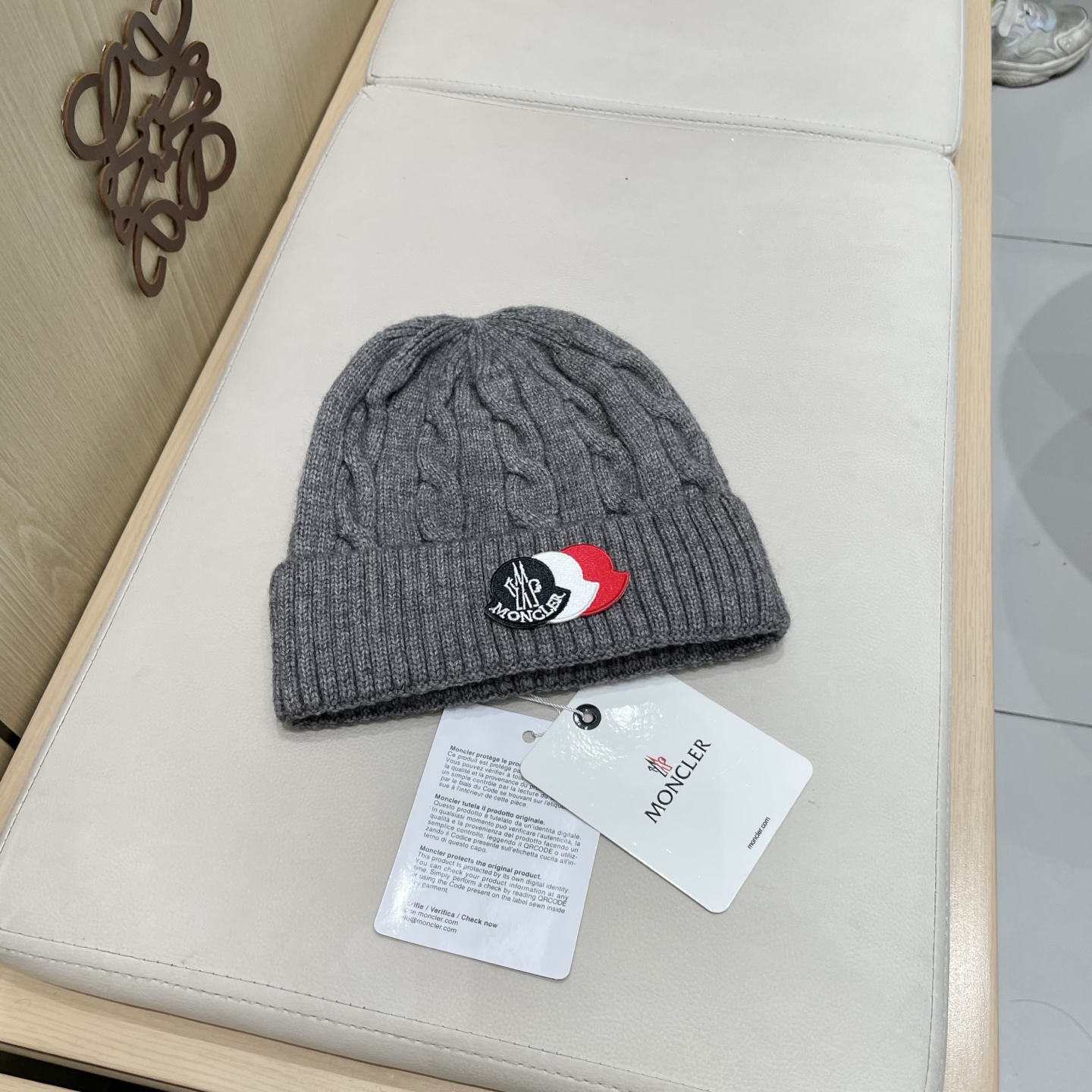  蒙口Moncler盟可睐针织帽，原单复刻.非常柔软亲肤，弹性很好💓有质感又非常百搭的款式~保暖的  毛