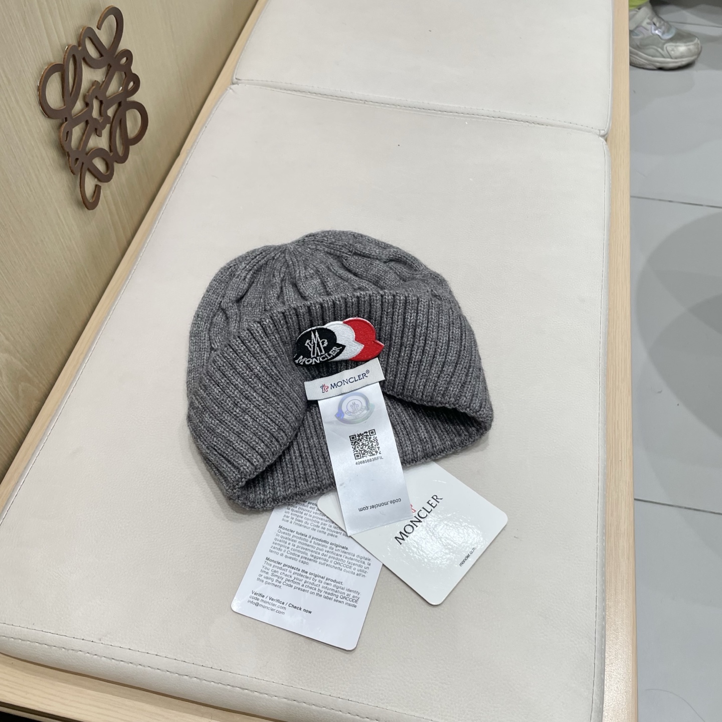  蒙口Moncler盟可睐针织帽，原单复刻.非常柔软亲肤，弹性很好💓有质感又非常百搭的款式~保暖的  毛