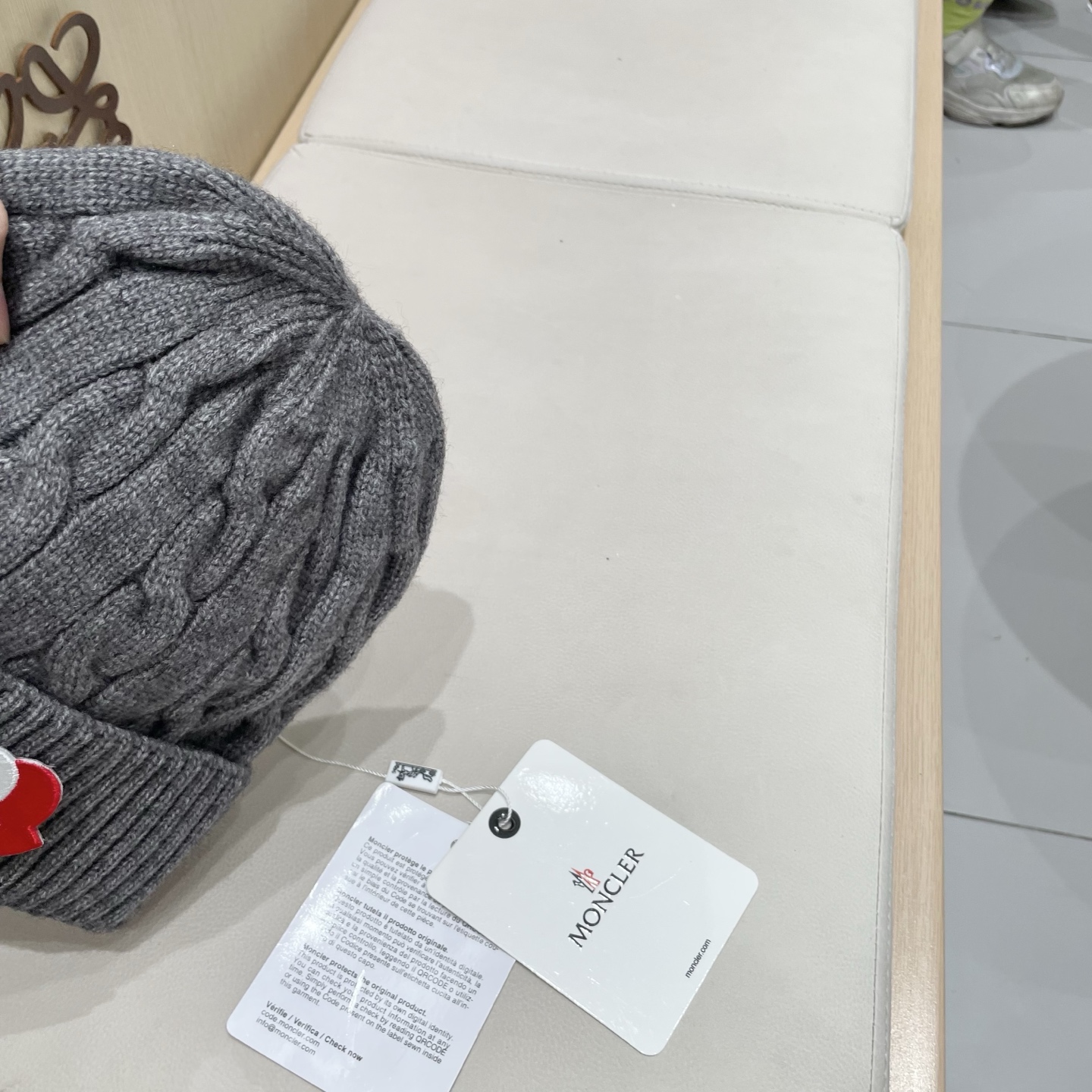  蒙口Moncler盟可睐针织帽，原单复刻.非常柔软亲肤，弹性很好💓有质感又非常百搭的款式~保暖的  毛
