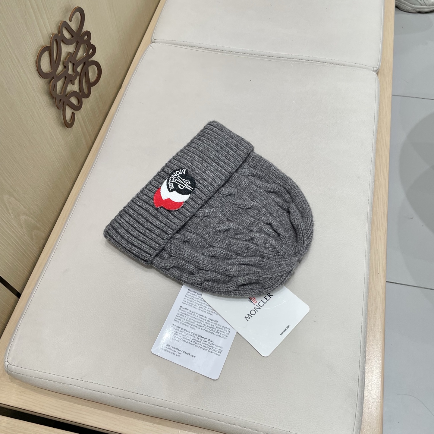  蒙口Moncler盟可睐针织帽，原单复刻.非常柔软亲肤，弹性很好💓有质感又非常百搭的款式~保暖的  毛