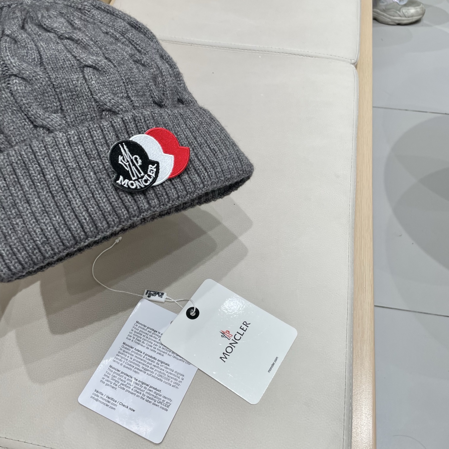  蒙口Moncler盟可睐针织帽，原单复刻.非常柔软亲肤，弹性很好💓有质感又非常百搭的款式~保暖的  毛