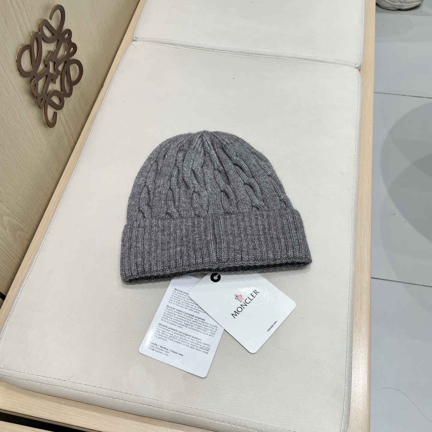  蒙口Moncler盟可睐针织帽，原单复刻.非常柔软亲肤，弹性很好💓有质感又非常百搭的款式~保暖的  毛
