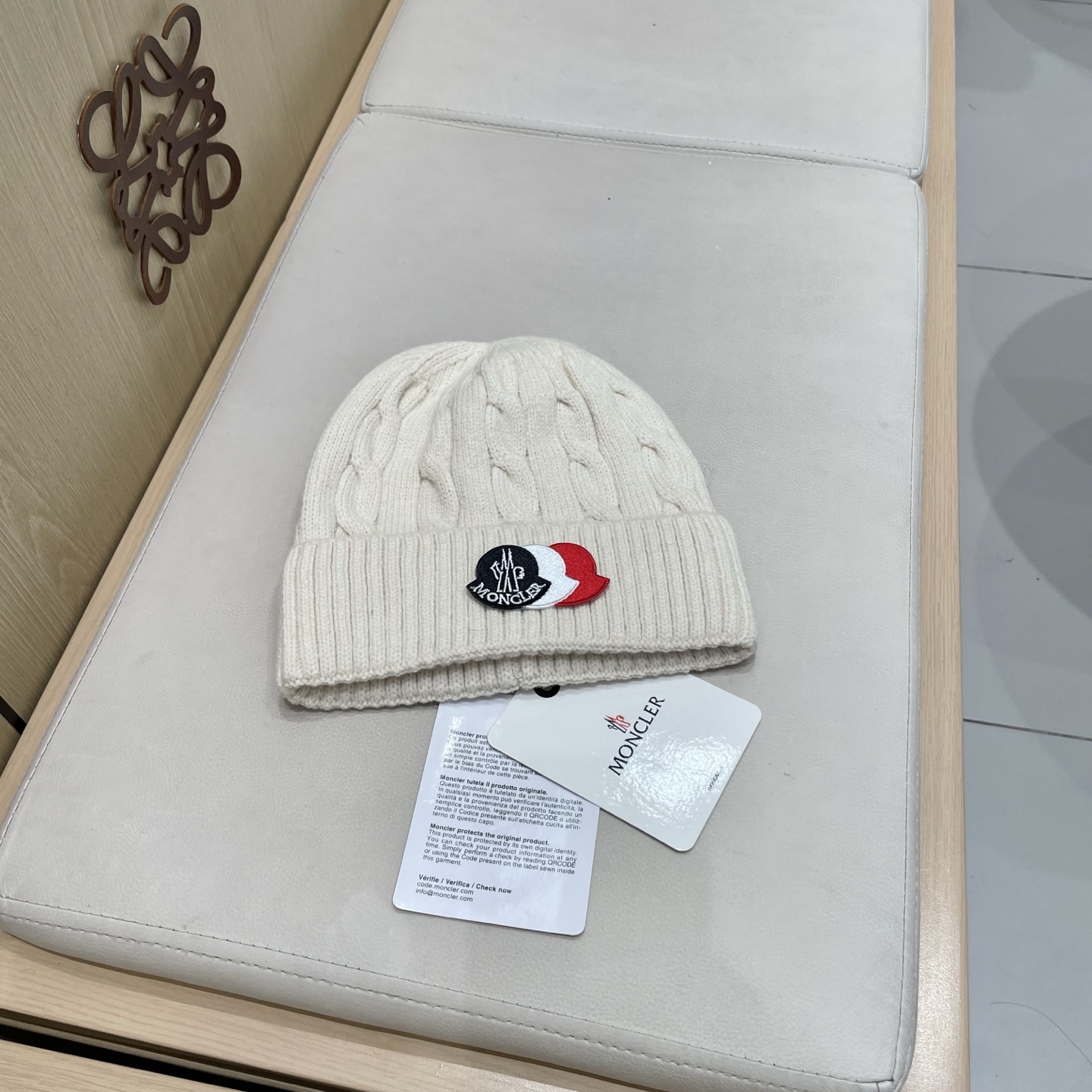  蒙口Moncler盟可睐针织帽，原单复刻.非常柔软亲肤，弹性很好💓有质感又非常百搭的款式~保暖的  毛