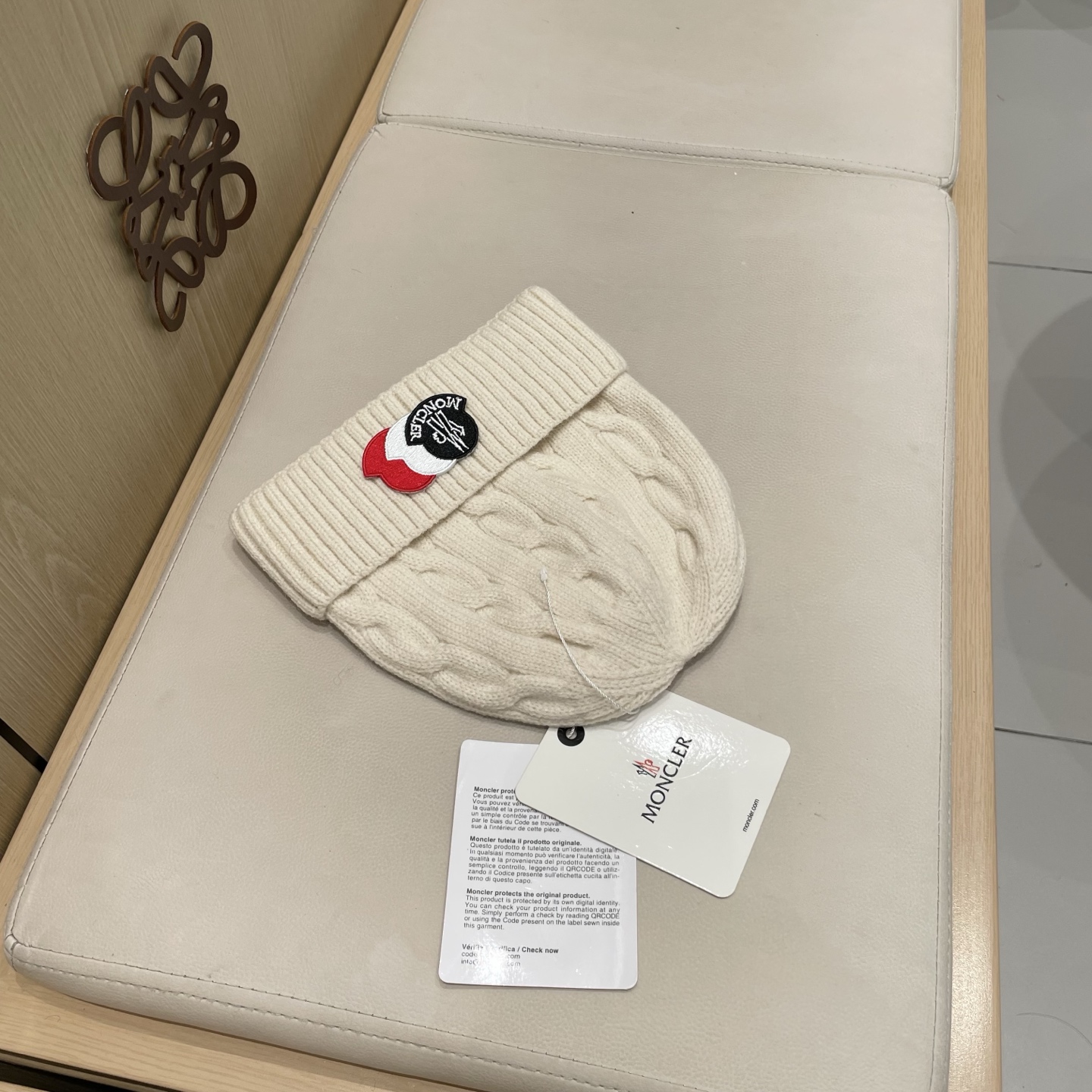  蒙口Moncler盟可睐针织帽，原单复刻.非常柔软亲肤，弹性很好💓有质感又非常百搭的款式~保暖的  毛