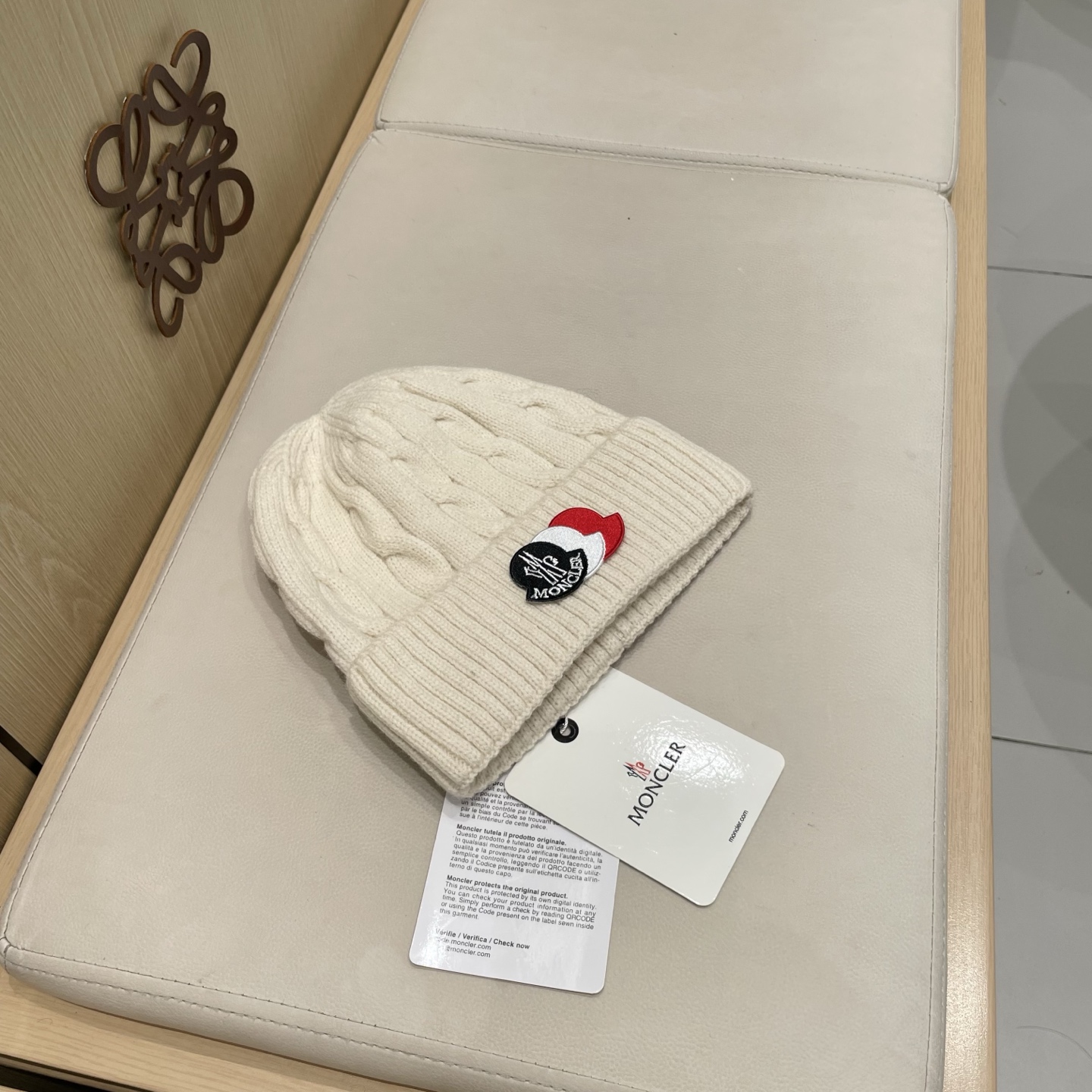  蒙口Moncler盟可睐针织帽，原单复刻.非常柔软亲肤，弹性很好💓有质感又非常百搭的款式~保暖的  毛