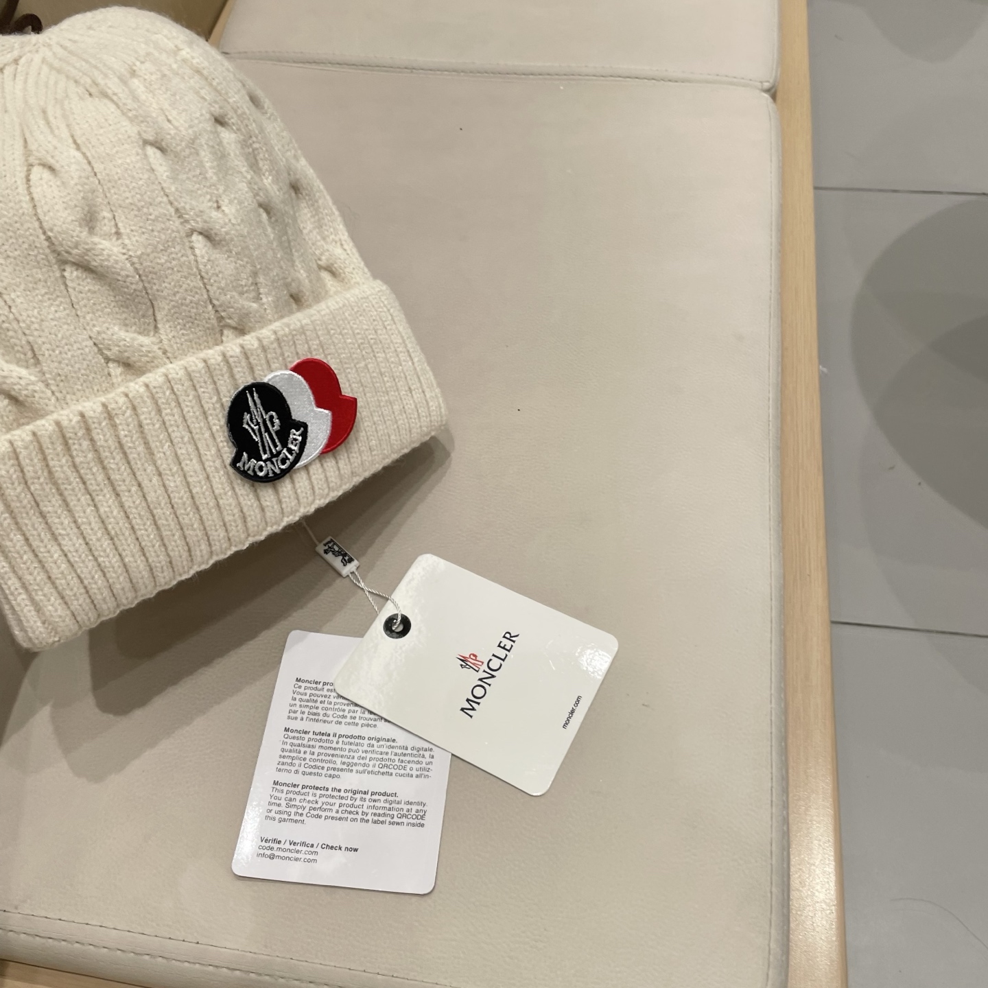  蒙口Moncler盟可睐针织帽，原单复刻.非常柔软亲肤，弹性很好💓有质感又非常百搭的款式~保暖的  毛