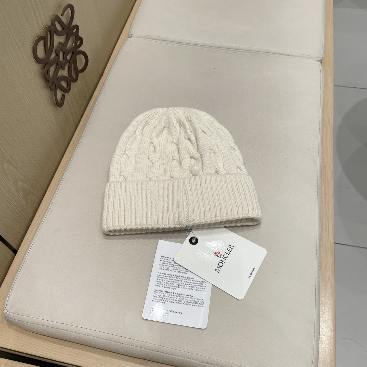  蒙口Moncler盟可睐针织帽，原单复刻.非常柔软亲肤，弹性很好💓有质感又非常百搭的款式~保暖的  毛