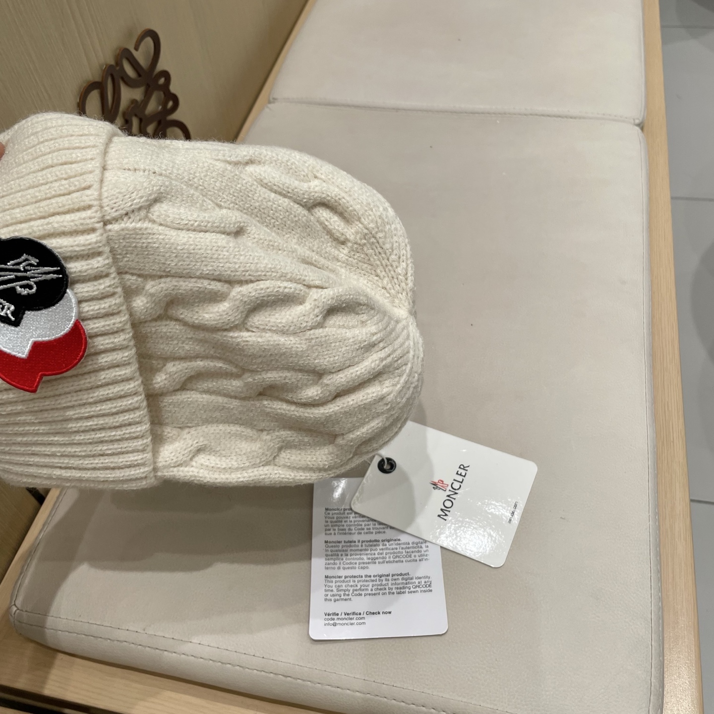  蒙口Moncler盟可睐针织帽，原单复刻.非常柔软亲肤，弹性很好💓有质感又非常百搭的款式~保暖的  毛