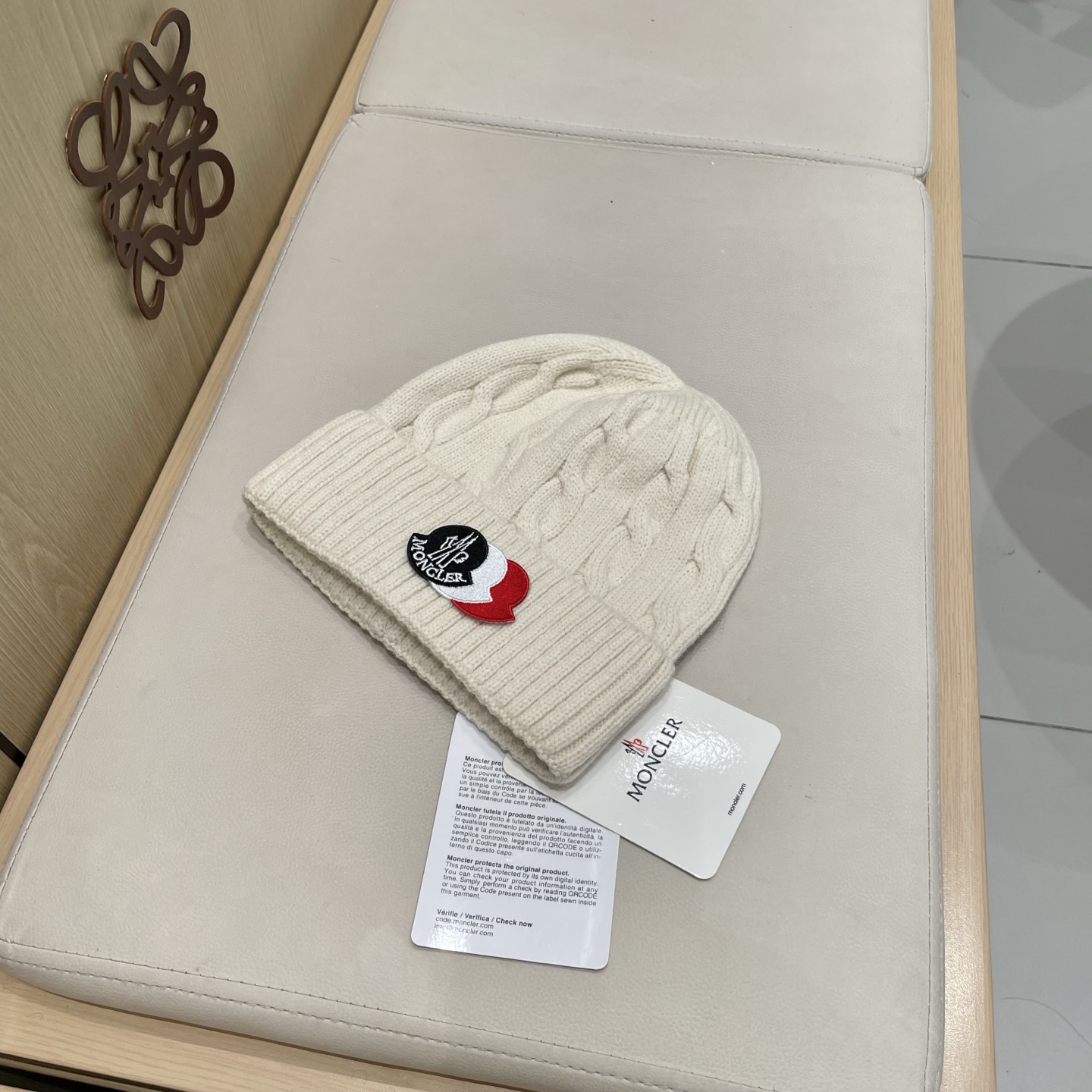  蒙口Moncler盟可睐针织帽，原单复刻.非常柔软亲肤，弹性很好💓有质感又非常百搭的款式~保暖的  毛