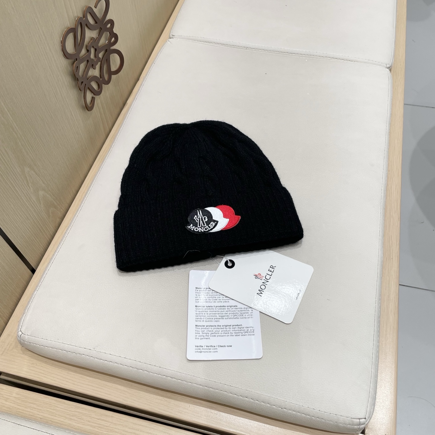  蒙口Moncler盟可睐针织帽，原单复刻.非常柔软亲肤，弹性很好💓有质感又非常百搭的款式~保暖的  毛