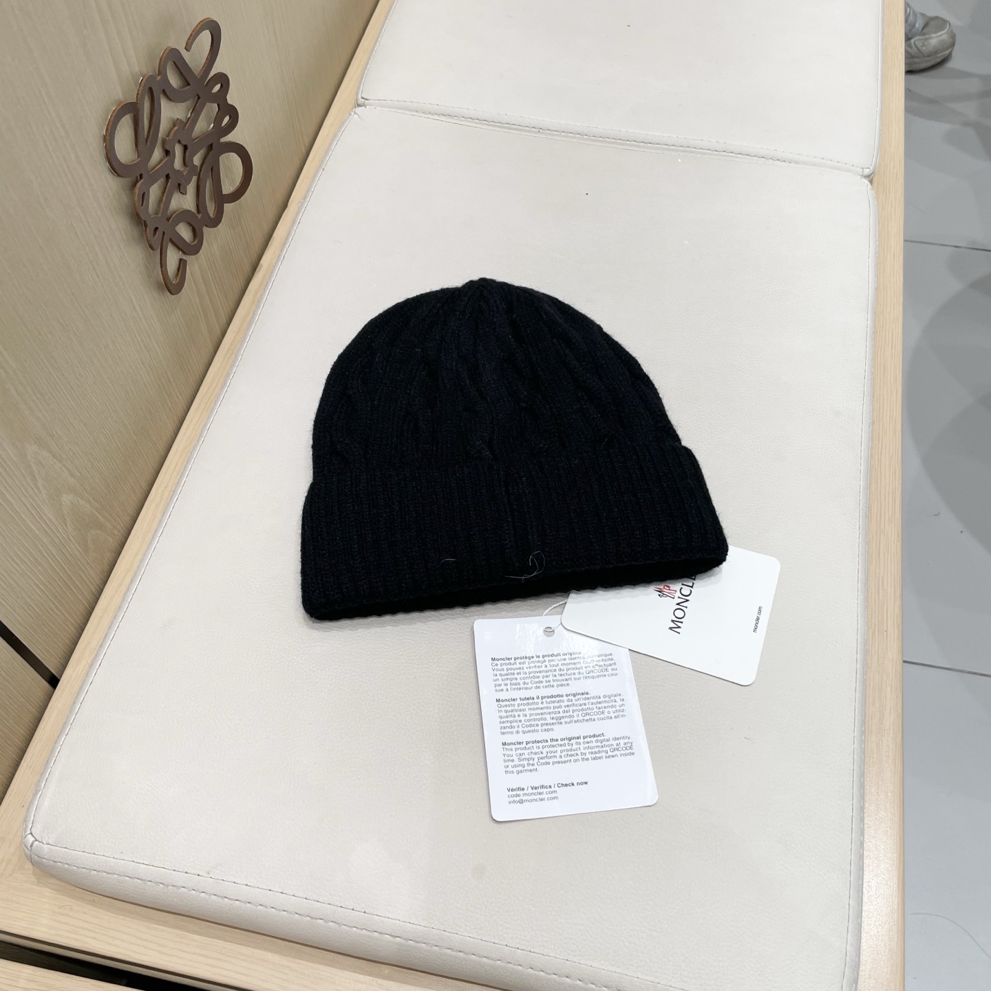  蒙口Moncler盟可睐针织帽，原单复刻.非常柔软亲肤，弹性很好💓有质感又非常百搭的款式~保暖的  毛