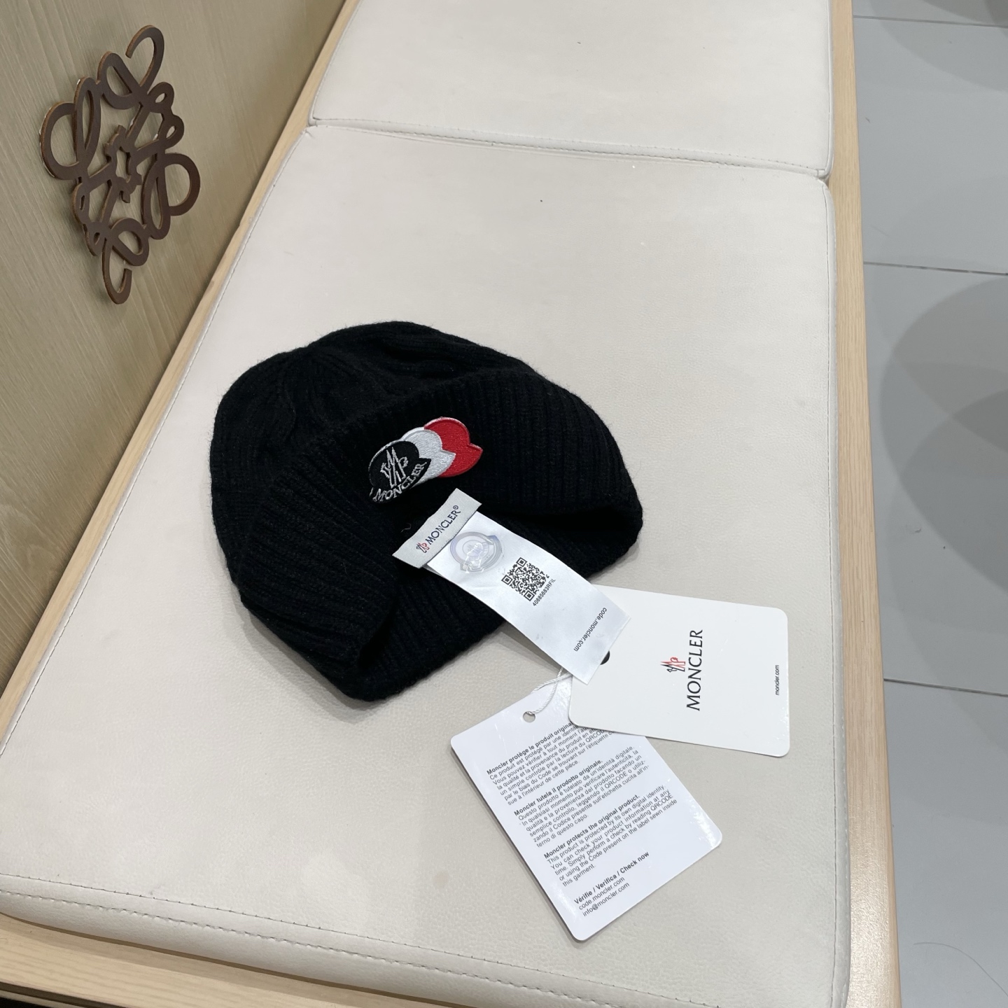  蒙口Moncler盟可睐针织帽，原单复刻.非常柔软亲肤，弹性很好💓有质感又非常百搭的款式~保暖的  毛