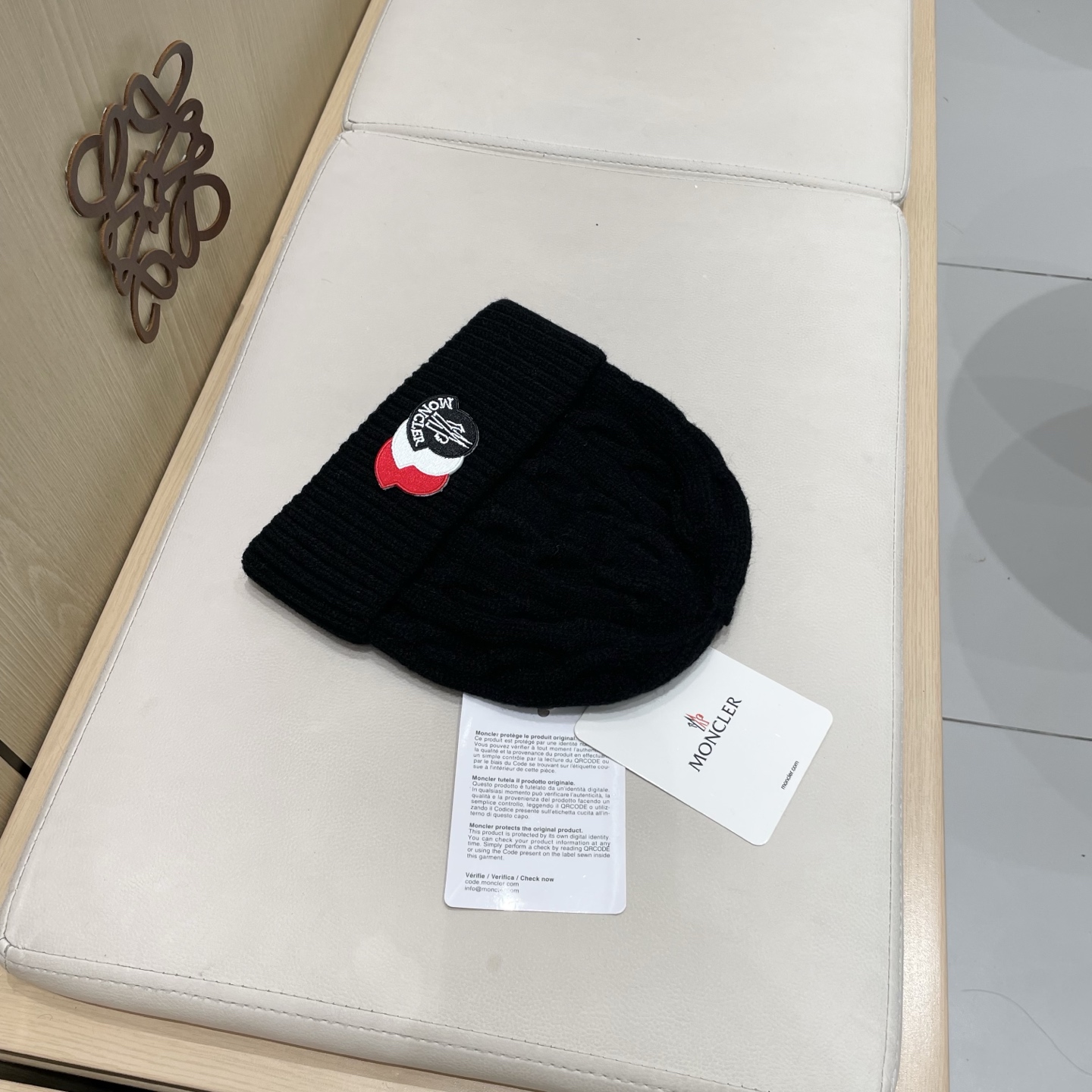  蒙口Moncler盟可睐针织帽，原单复刻.非常柔软亲肤，弹性很好💓有质感又非常百搭的款式~保暖的  毛
