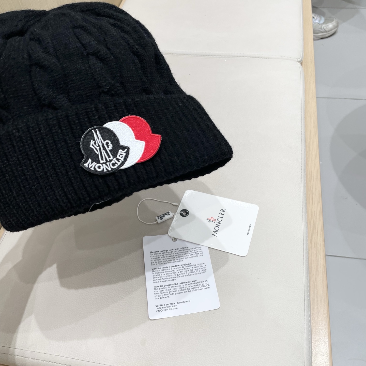  蒙口Moncler盟可睐针织帽，原单复刻.非常柔软亲肤，弹性很好💓有质感又非常百搭的款式~保暖的  毛