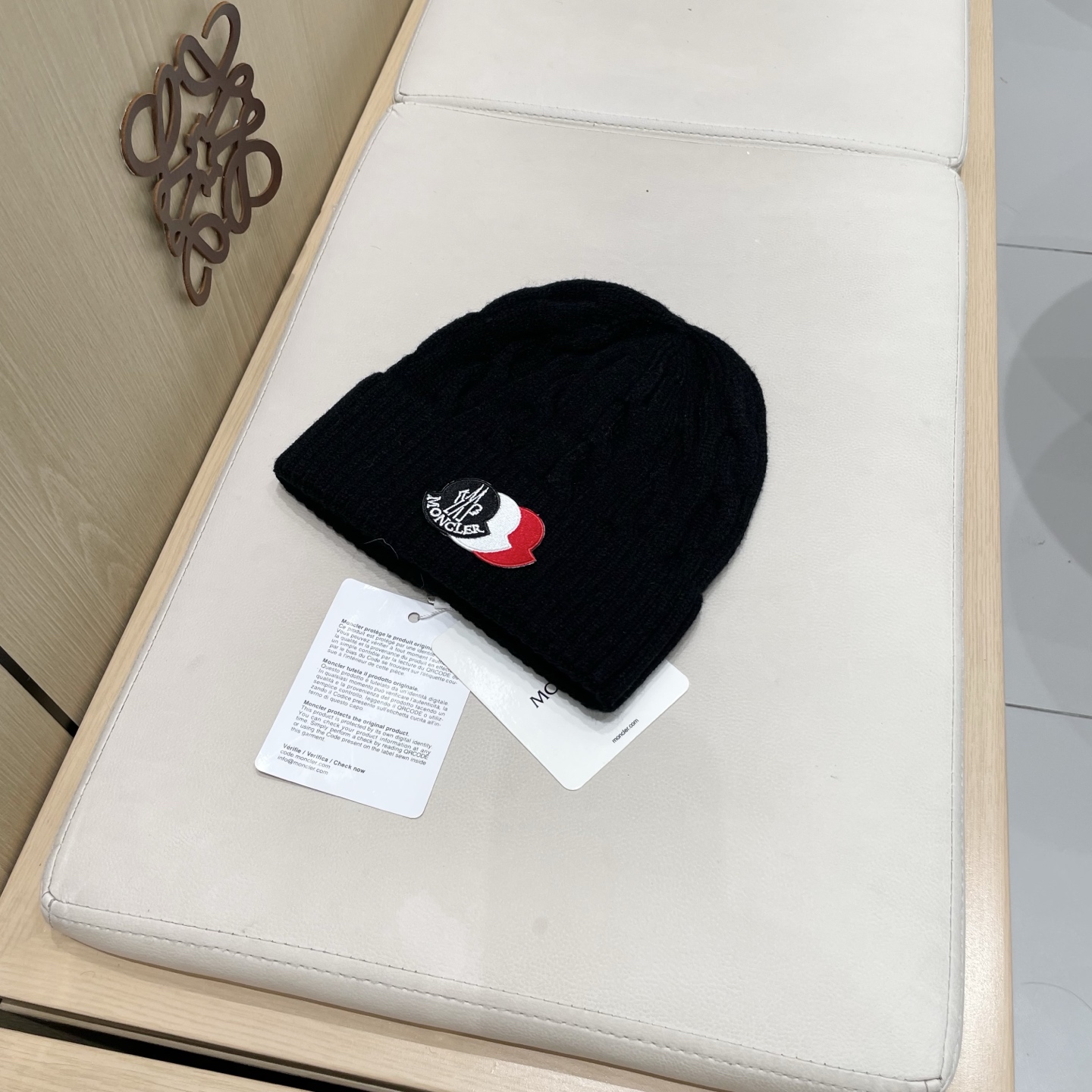  蒙口Moncler盟可睐针织帽，原单复刻.非常柔软亲肤，弹性很好💓有质感又非常百搭的款式~保暖的  毛