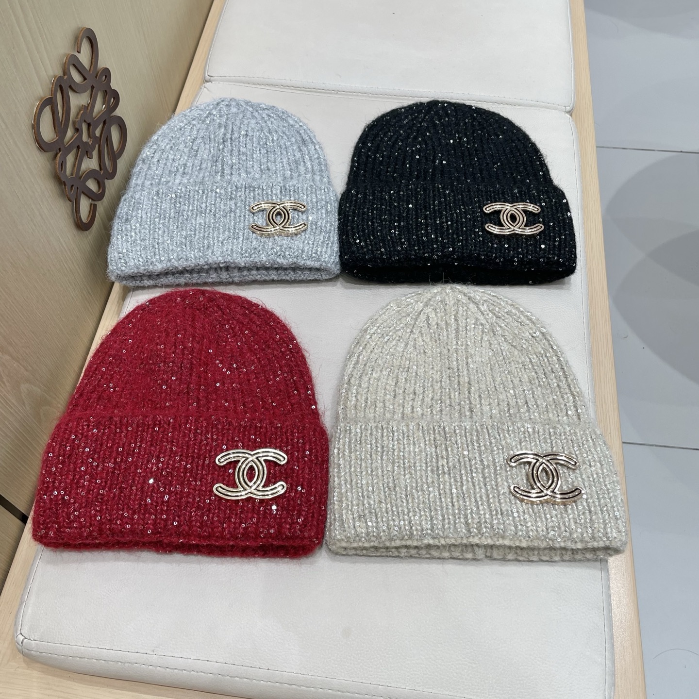 CHANEL香奈儿】🔥亮片款针织毛线帽，超火爆💖质感一流，出街超好搭配！