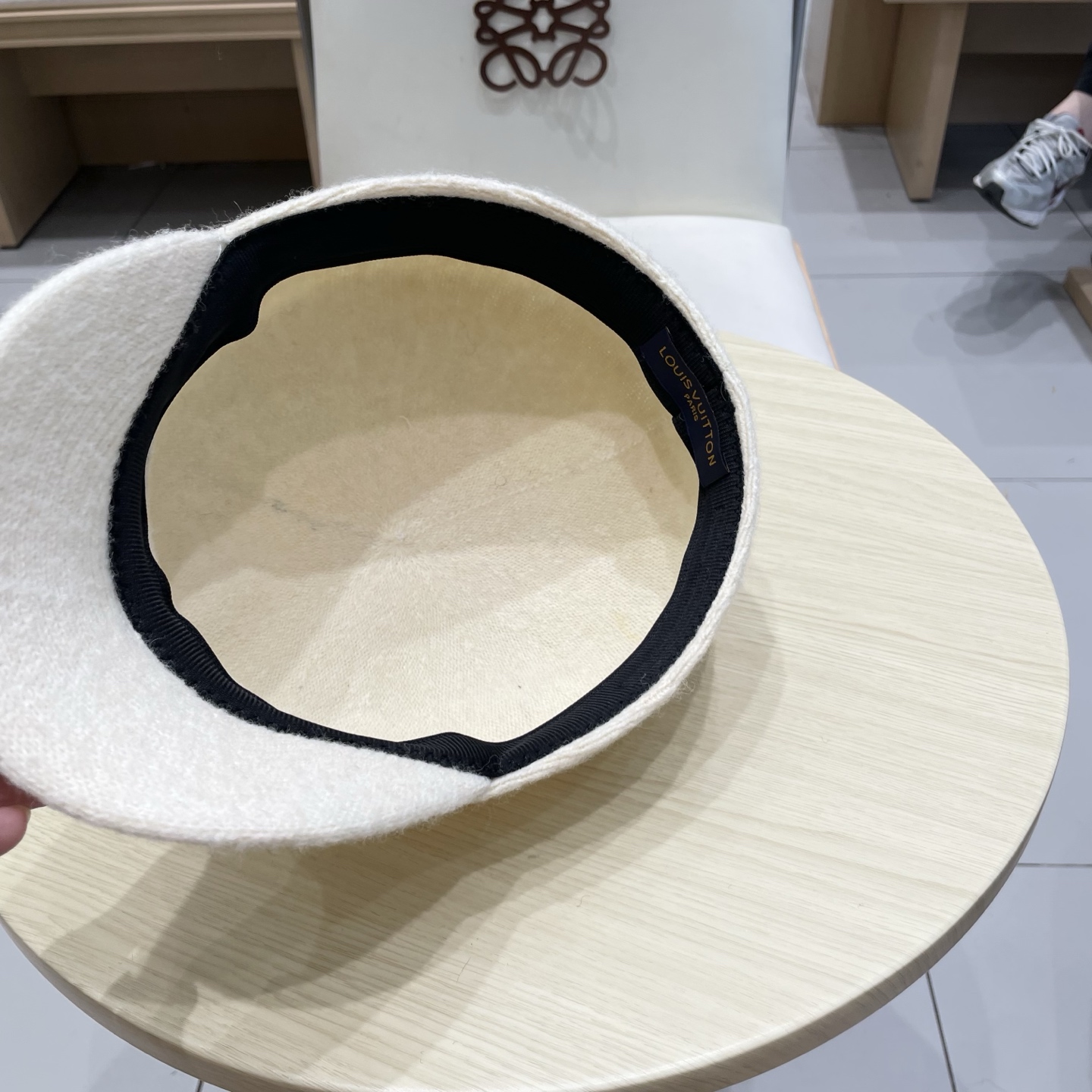  Lv路易威登秋冬季百搭羊毛呢贝雷帽子女款韩版休闲气质鸭舌帽英伦复古画家帽