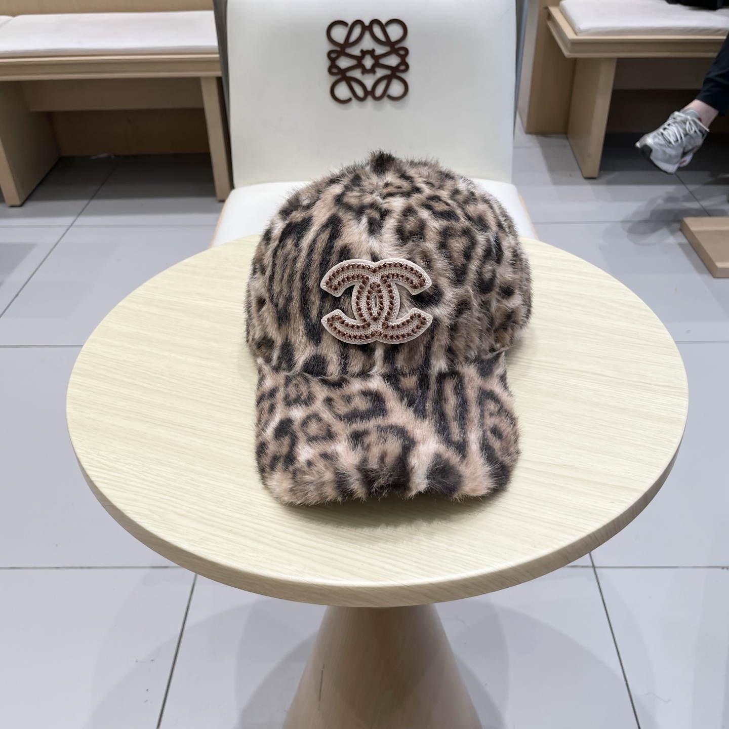 NO:363630,Chanel Chanel fluffy leopard print autumn and winter warm baseball hat Korean style fashion outdoor versatile retro super good looking face little casual hat straw hat fisherman hat baseball hat knit hat, hat, chanel, chanel, espadrilles, hatschanel香奈儿毛绒绒豹纹秋冬保暖棒球帽韩版时尚户外百搭复古超好看显脸小休闲帽子草帽渔夫帽棒球帽针织帽,帽子,chanel,chanel,espadrilles,hats,hat