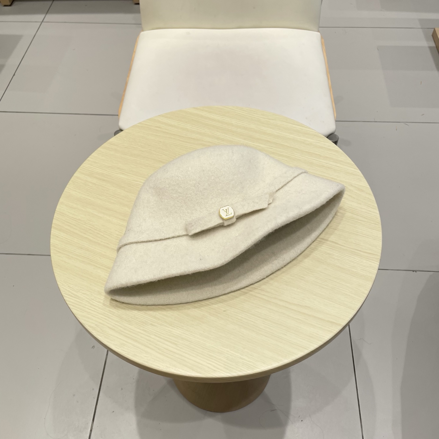  🧢路易威登棒球帽 LouisVuitton😍新款赫本风羊毛渔夫帽女款法式复古秋冬礼帽盆帽优雅白色帽子h