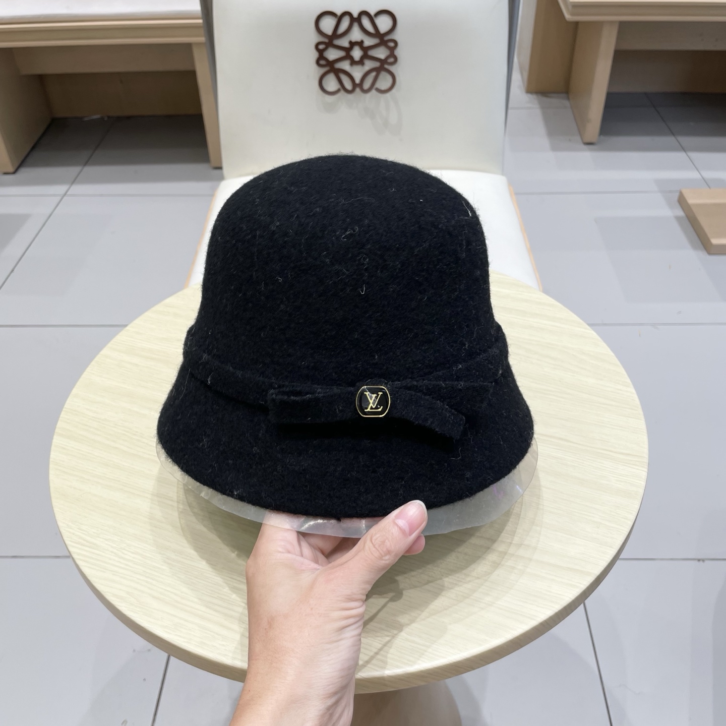  🧢路易威登棒球帽 LouisVuitton😍新款赫本风羊毛渔夫帽女款法式复古秋冬礼帽盆帽优雅白色帽子h