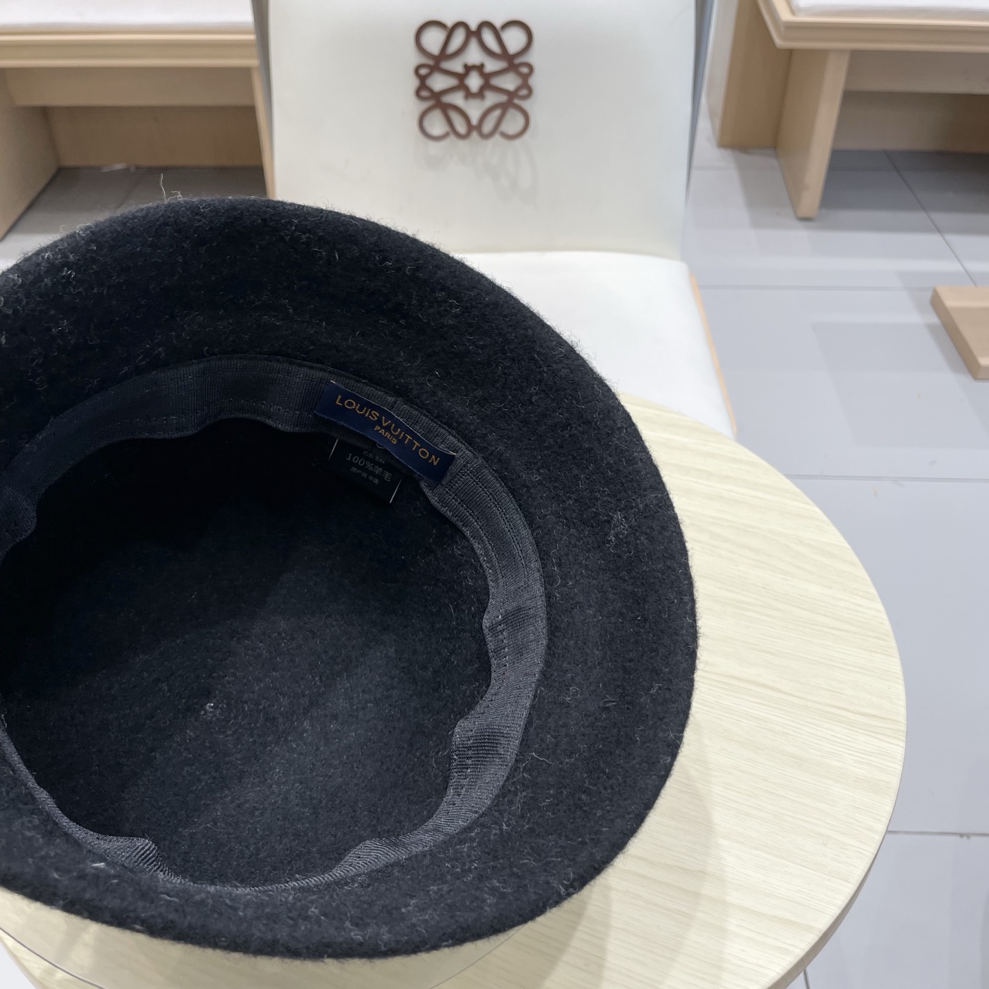  🧢路易威登棒球帽 LouisVuitton😍新款赫本风羊毛渔夫帽女款法式复古秋冬礼帽盆帽优雅白色帽子h