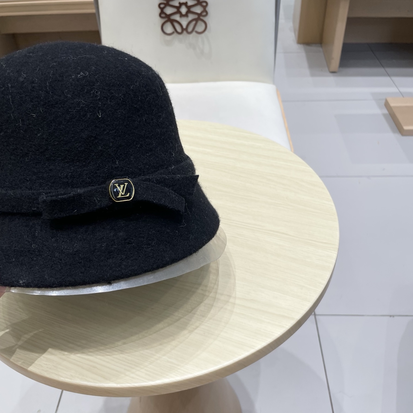  🧢路易威登棒球帽 LouisVuitton😍新款赫本风羊毛渔夫帽女款法式复古秋冬礼帽盆帽优雅白色帽子h