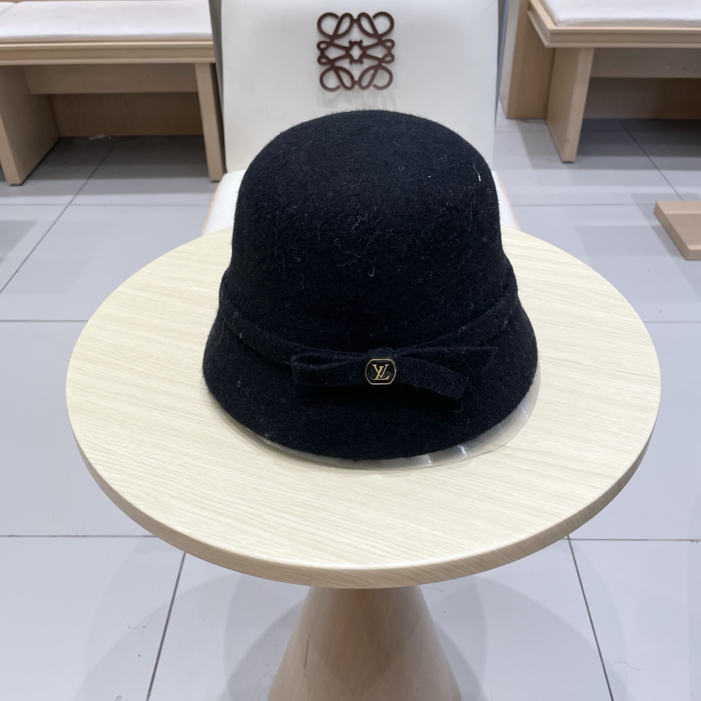  🧢路易威登棒球帽 LouisVuitton😍新款赫本风羊毛渔夫帽女款法式复古秋冬礼帽盆帽优雅白色帽子h