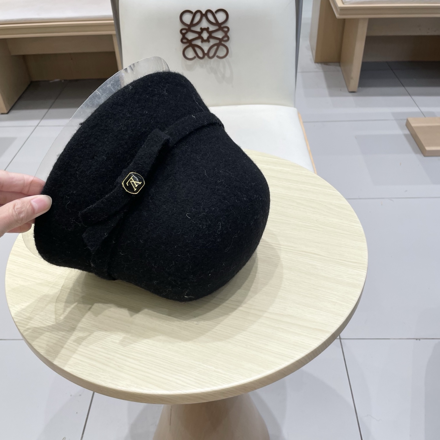 🧢路易威登棒球帽 LouisVuitton😍新款赫本风羊毛渔夫帽女款法式复古秋冬礼帽盆帽优雅白色帽子h