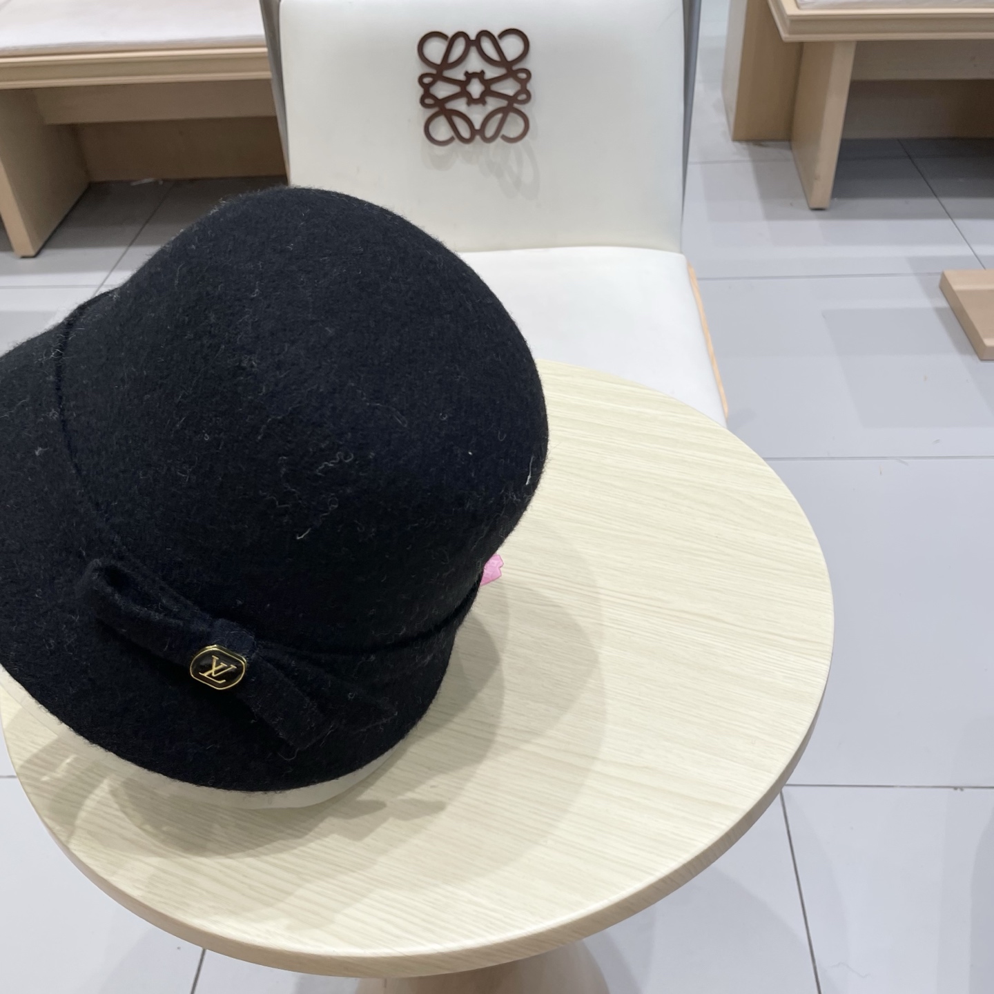  🧢路易威登棒球帽 LouisVuitton😍新款赫本风羊毛渔夫帽女款法式复古秋冬礼帽盆帽优雅白色帽子h