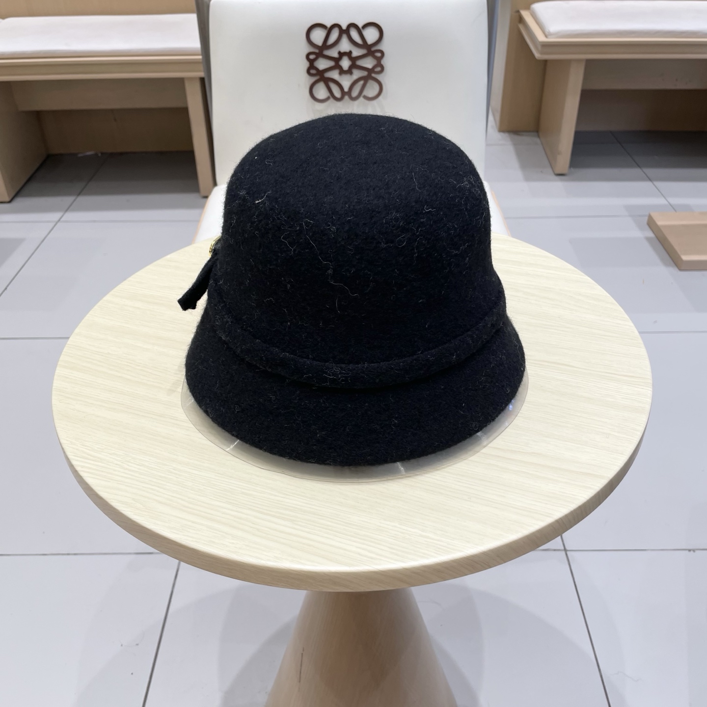  🧢路易威登棒球帽 LouisVuitton😍新款赫本风羊毛渔夫帽女款法式复古秋冬礼帽盆帽优雅白色帽子h
