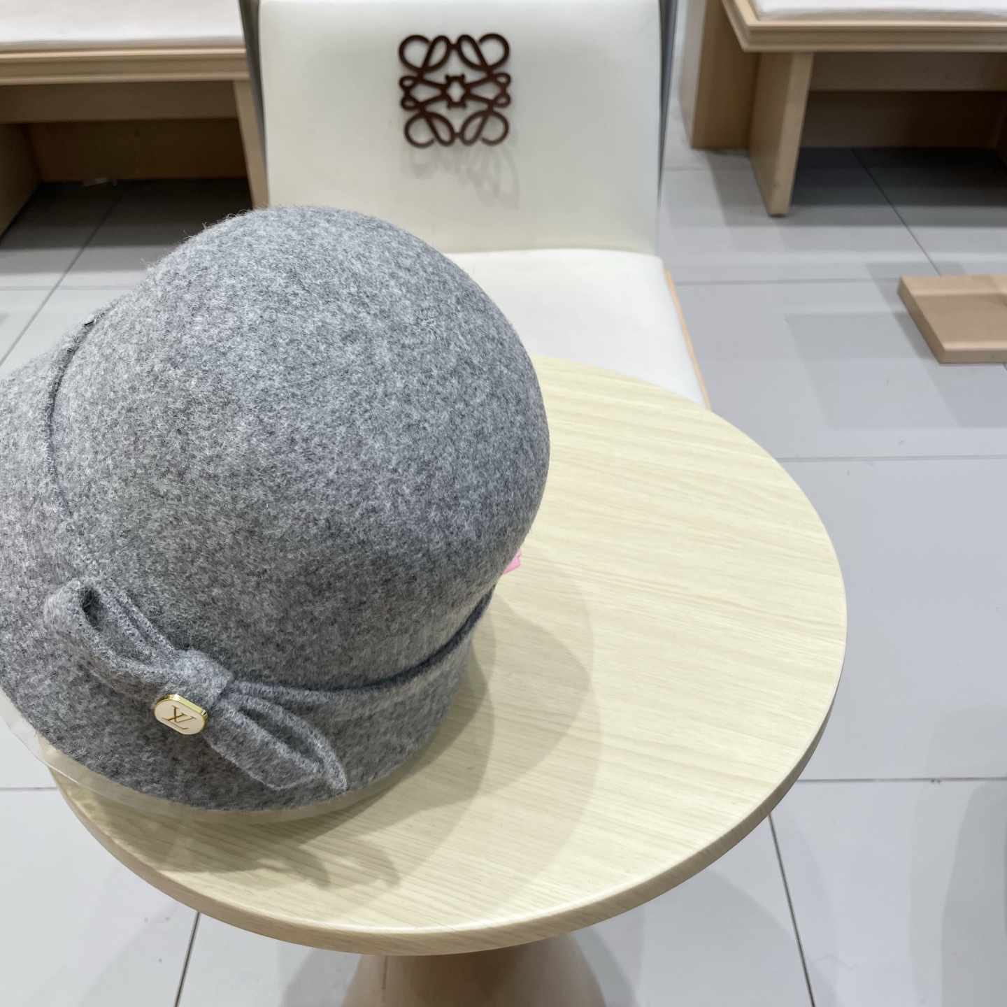  🧢路易威登棒球帽 LouisVuitton😍新款赫本风羊毛渔夫帽女款法式复古秋冬礼帽盆帽优雅白色帽子h
